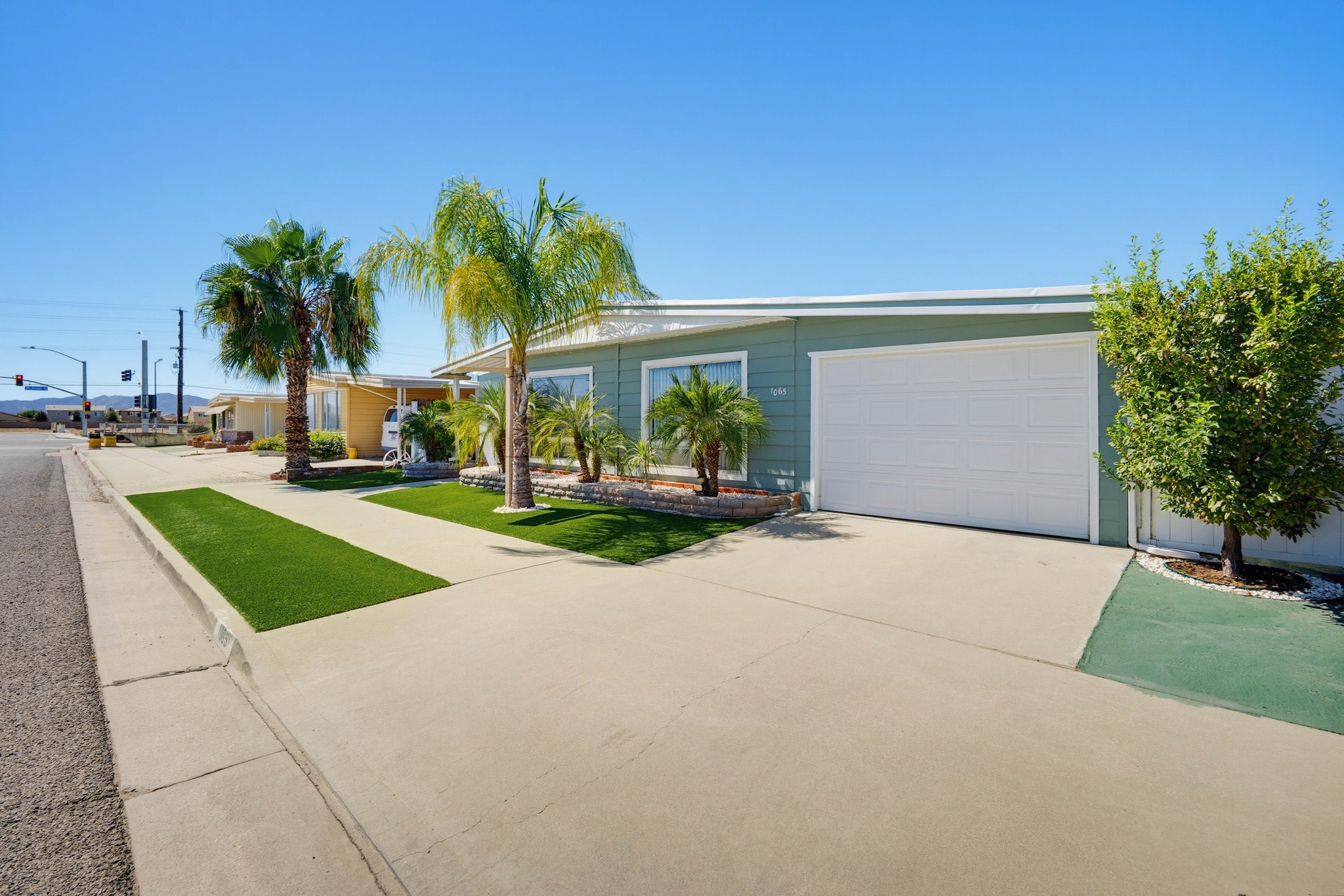 Virtual tour photo 4 of 37 for 1065 S Elk St