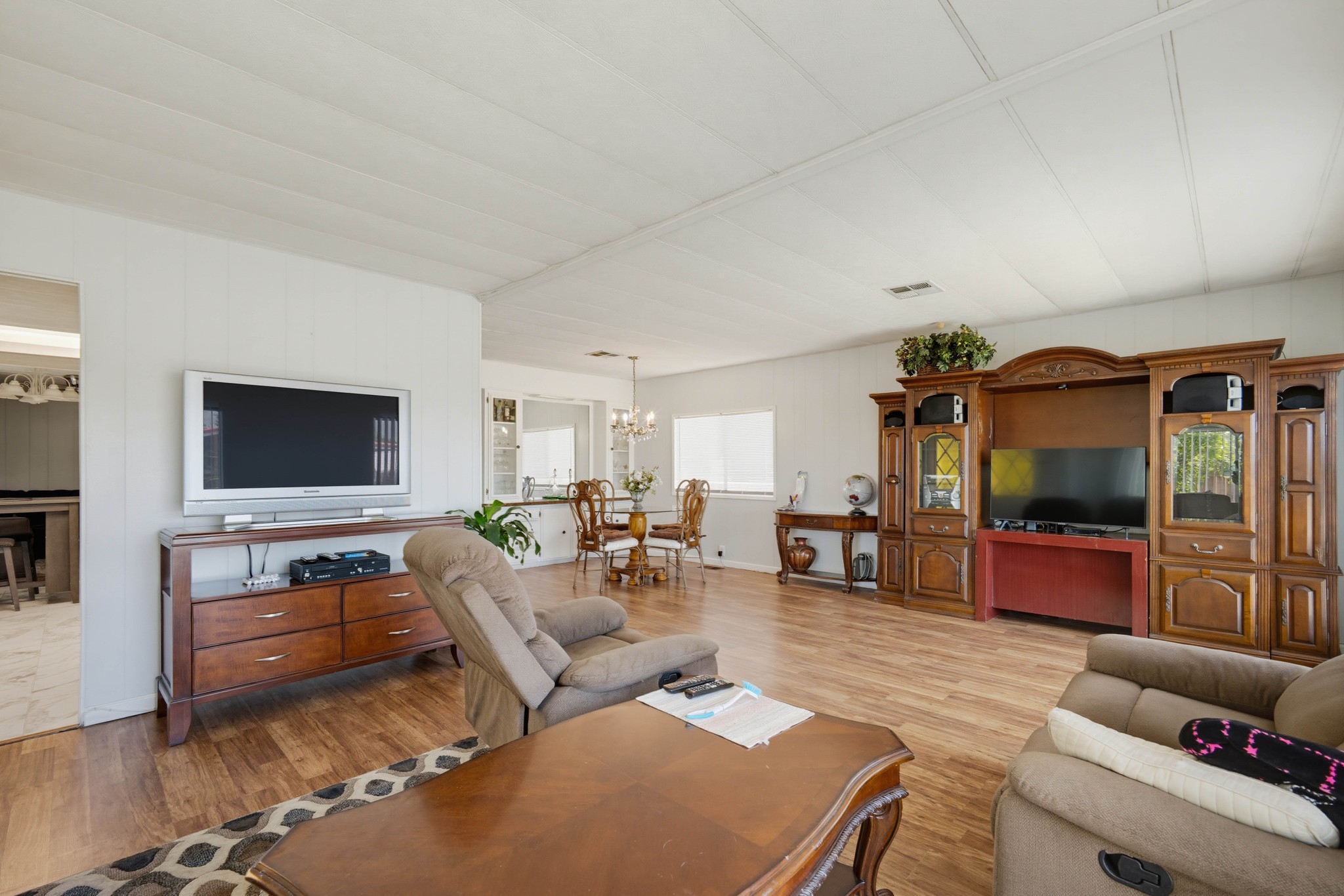 Virtual tour photo 12 of 37 for 1065 S Elk St