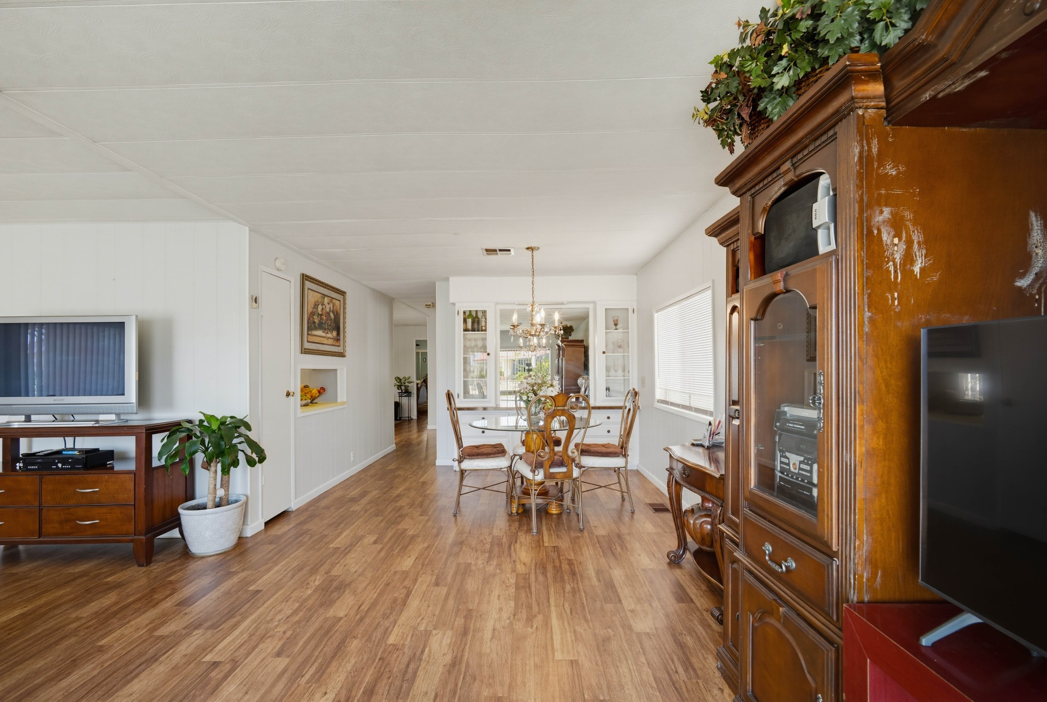 Virtual tour photo 17 of 37 for 1065 S Elk St