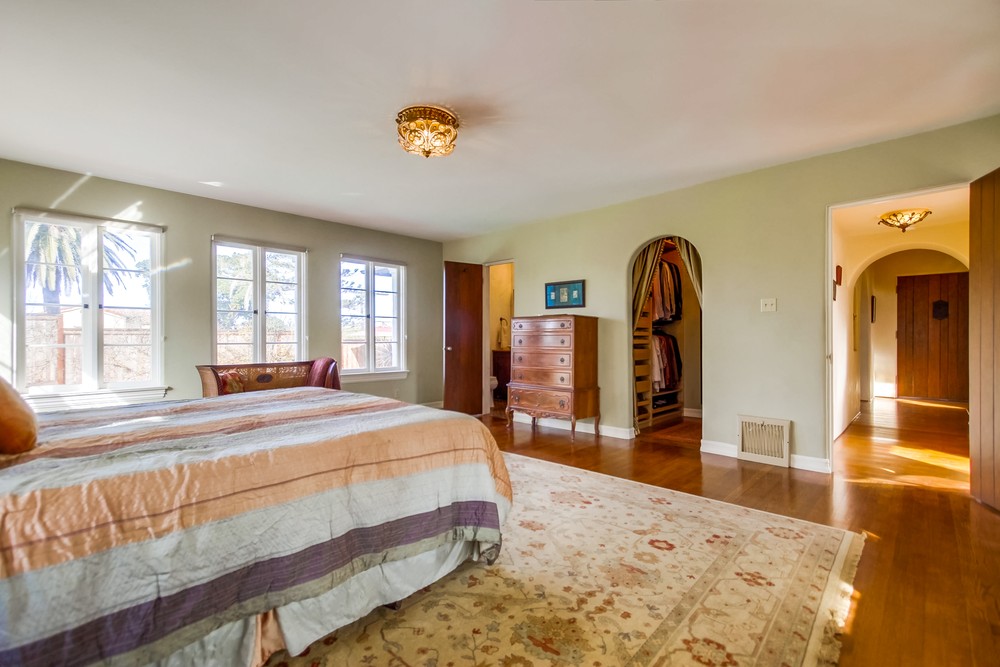 Virtual tour photo 43 of 124 for 1068 Santa Barbara St