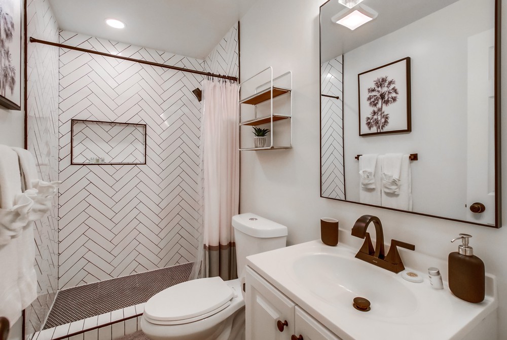 Virtual tour photo 37 of 82 for 1076 Pacific Beach Dr