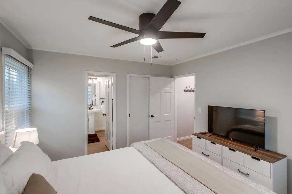 Virtual tour photo 49 of 82 for 1076 Pacific Beach Dr
