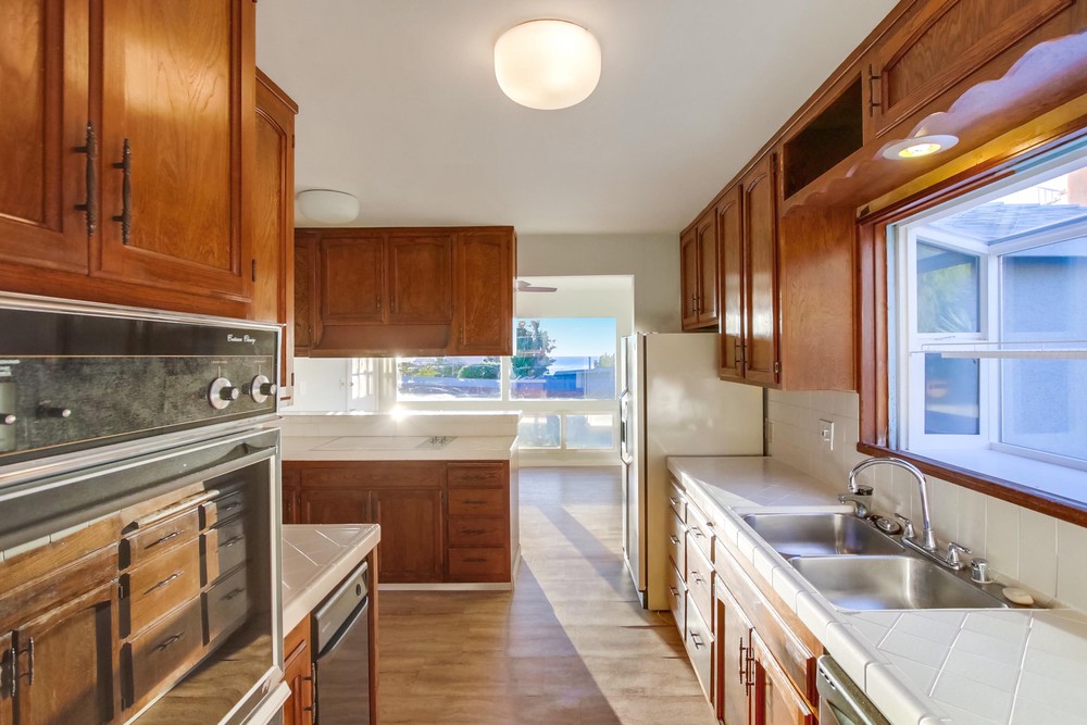 Virtual tour photo 28 of 61 for 1078 Devonshire Dr