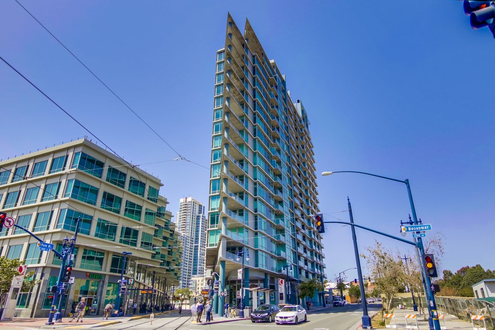 Virtual tour photo 1 of 33 for 1080 Park Blvd #303