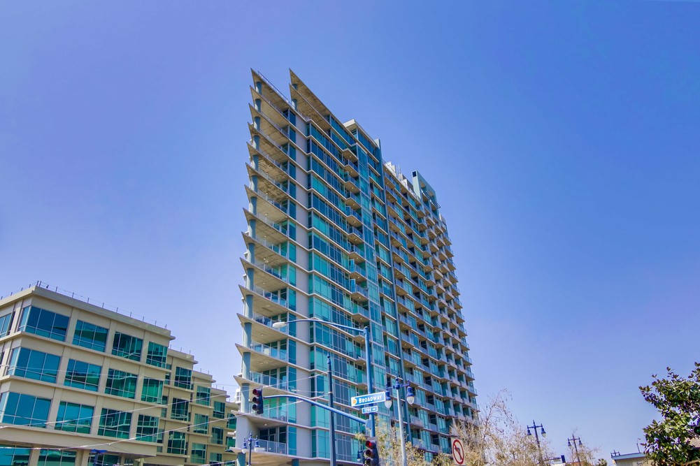 Virtual tour photo 3 of 33 for 1080 Park Blvd #303