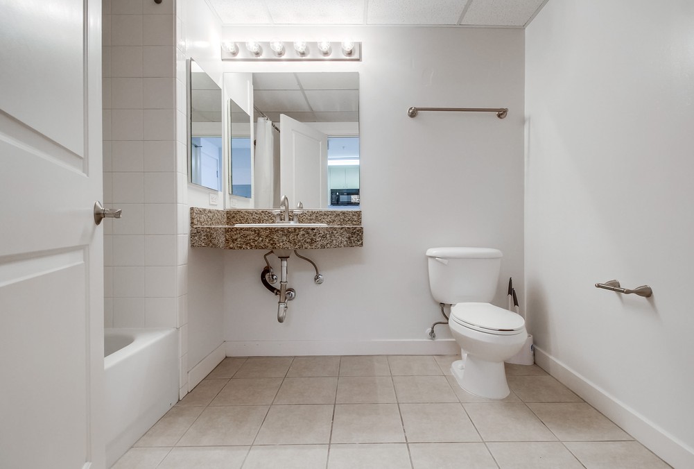 Virtual tour photo 32 of 52 for 1080 Park Blvd