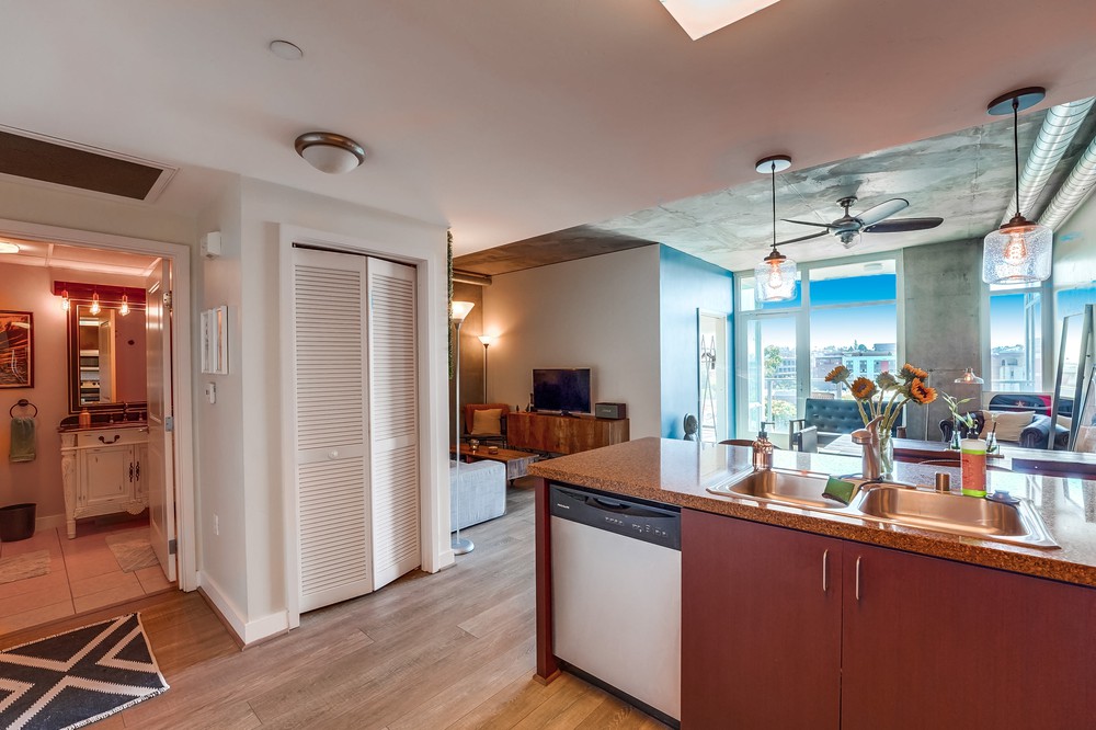 Virtual tour photo 8 of 46 for 1080 Park Blvd