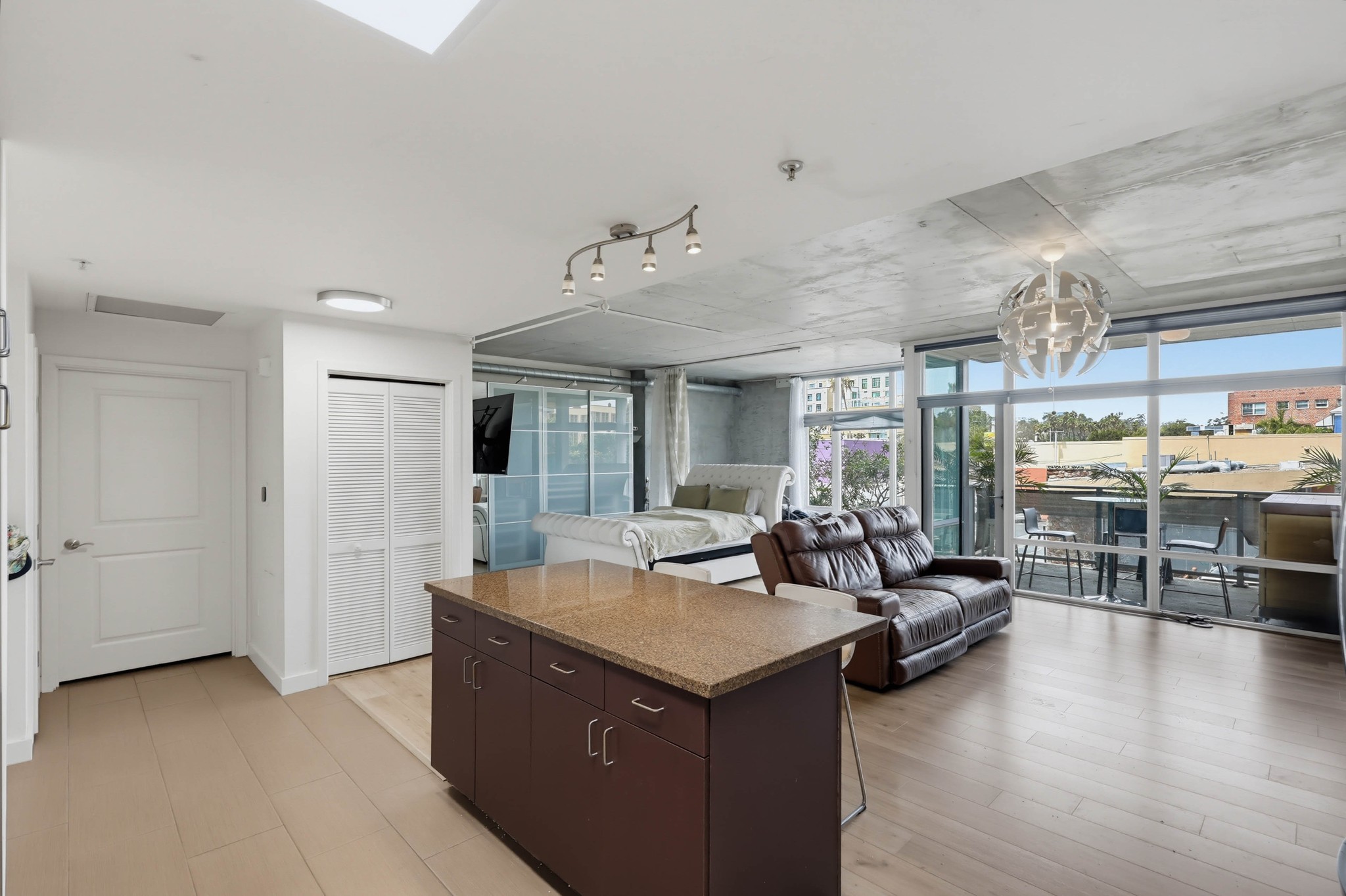 Virtual tour photo 16 of 51 for 1080 Park Blvd