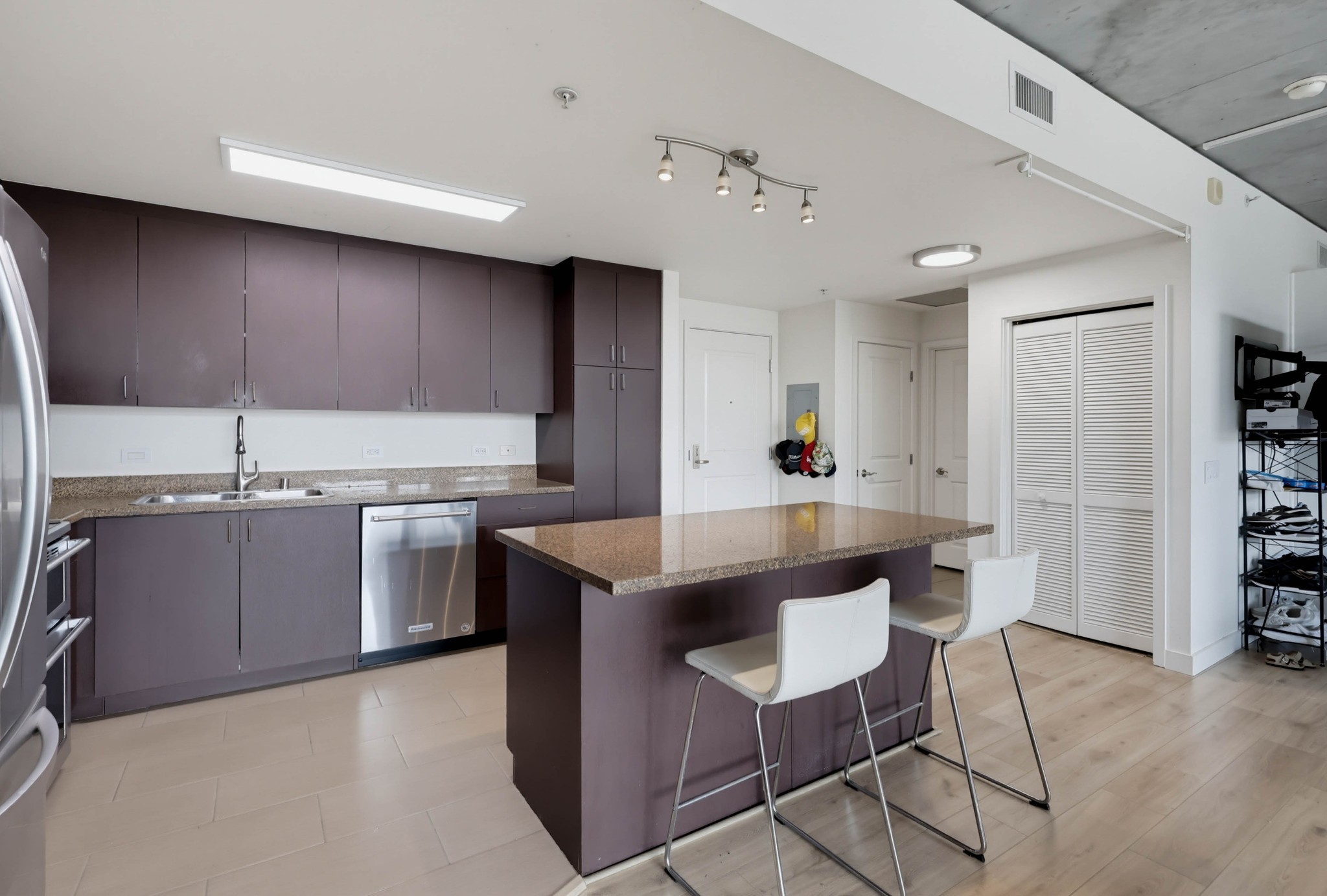 Virtual tour photo 22 of 51 for 1080 Park Blvd