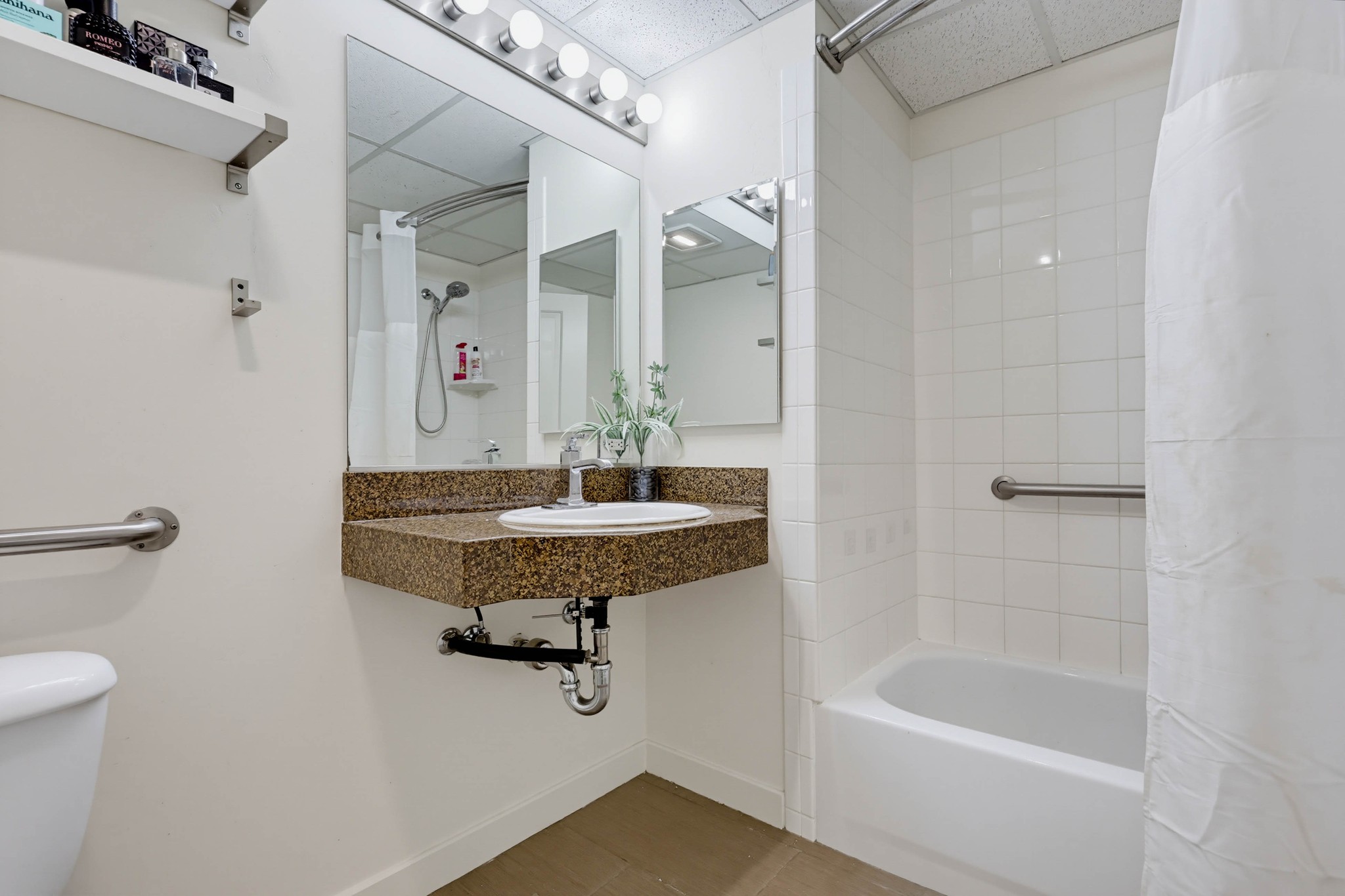 Virtual tour photo 32 of 51 for 1080 Park Blvd