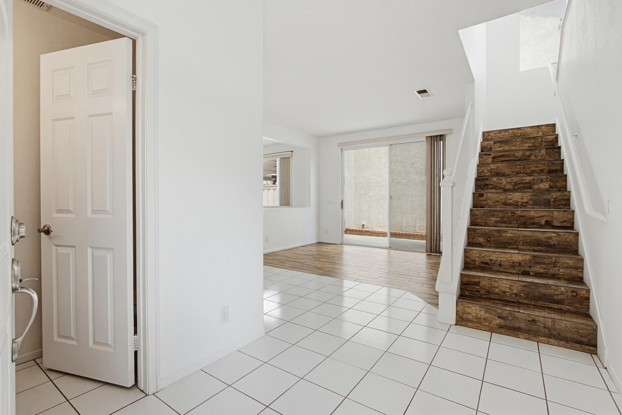 Virtual tour photo 8 of 58 for 10806 Westonhill Dr