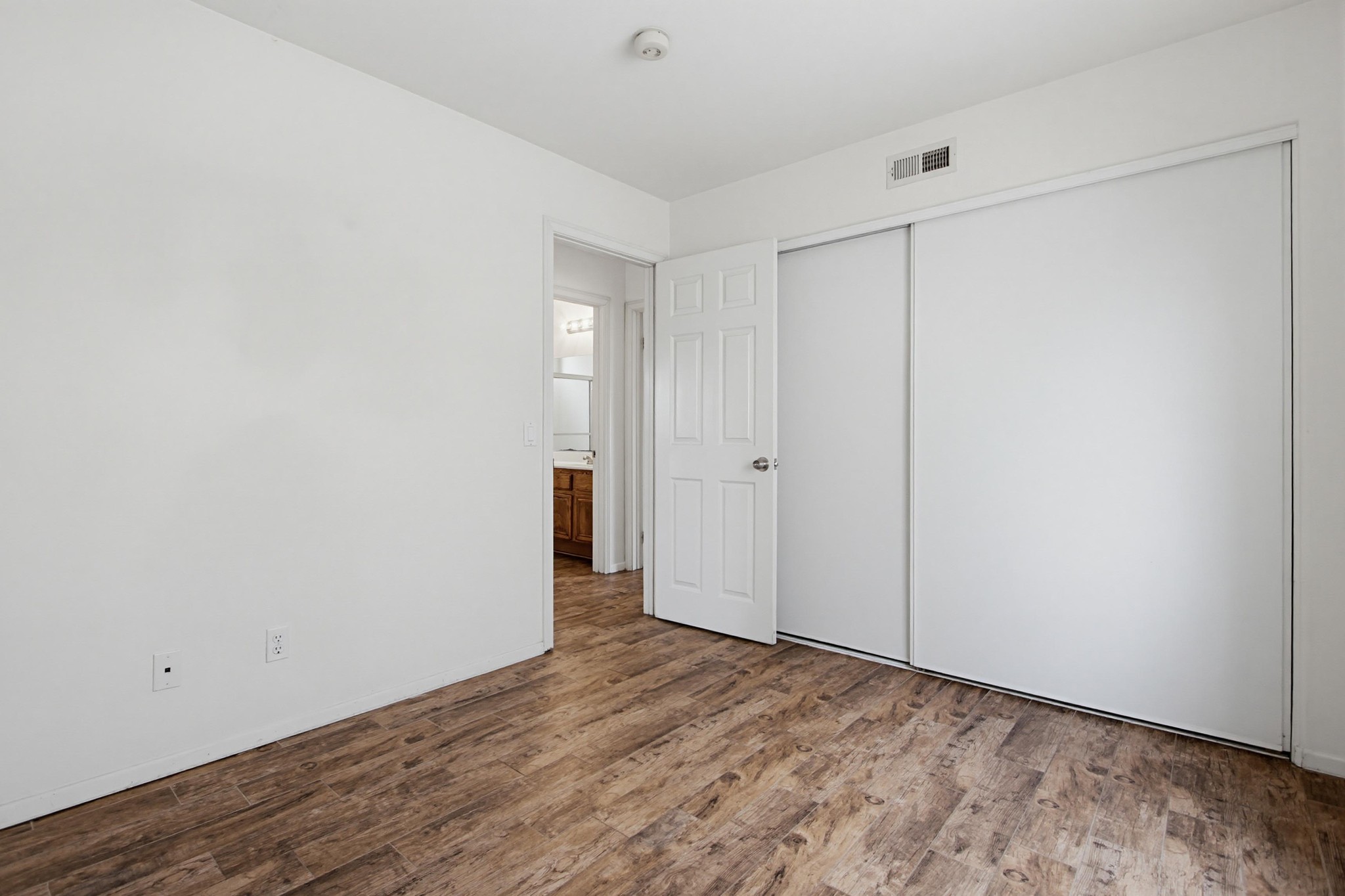 Virtual tour photo 35 of 58 for 10806 Westonhill Dr