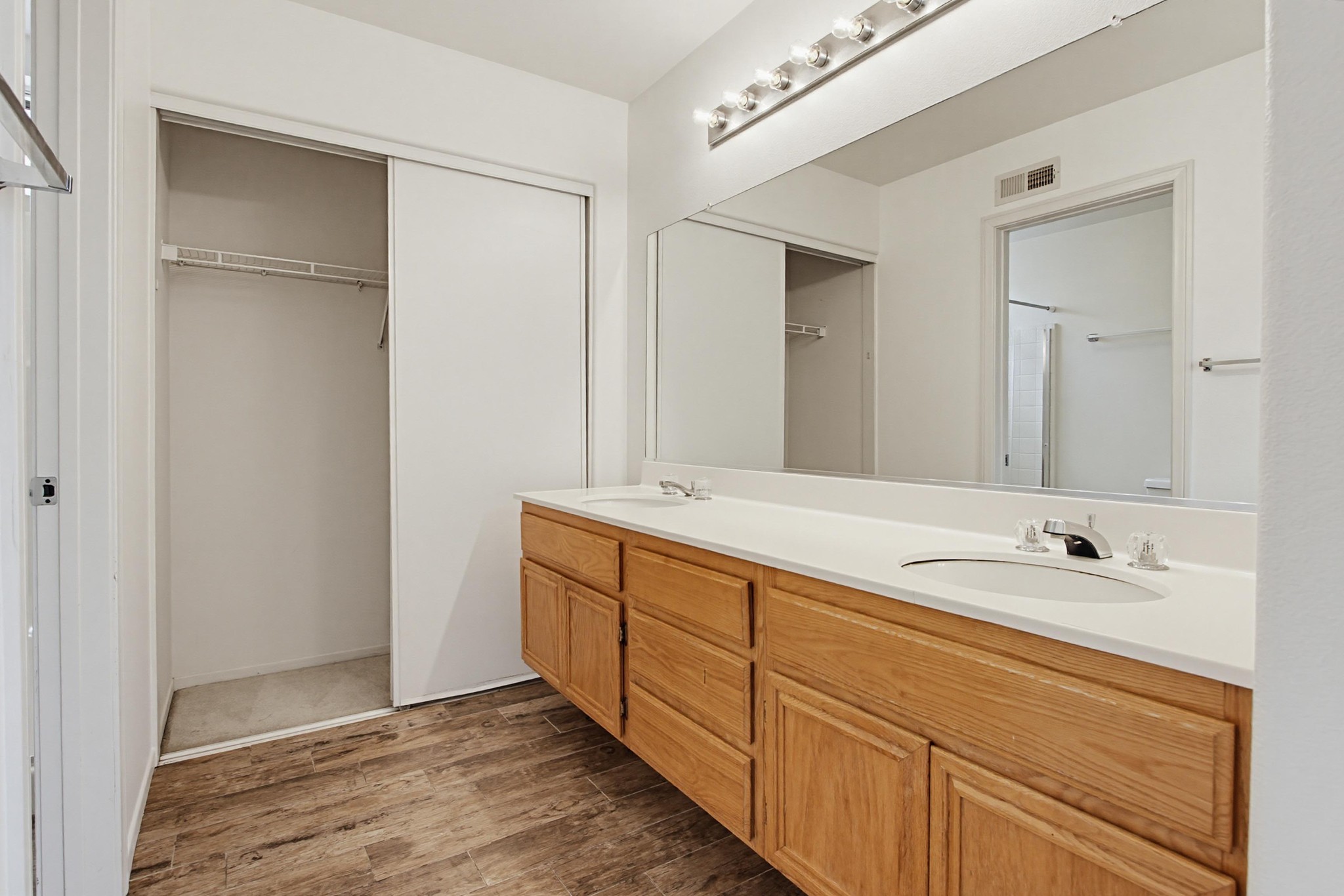Virtual tour photo 42 of 58 for 10806 Westonhill Dr