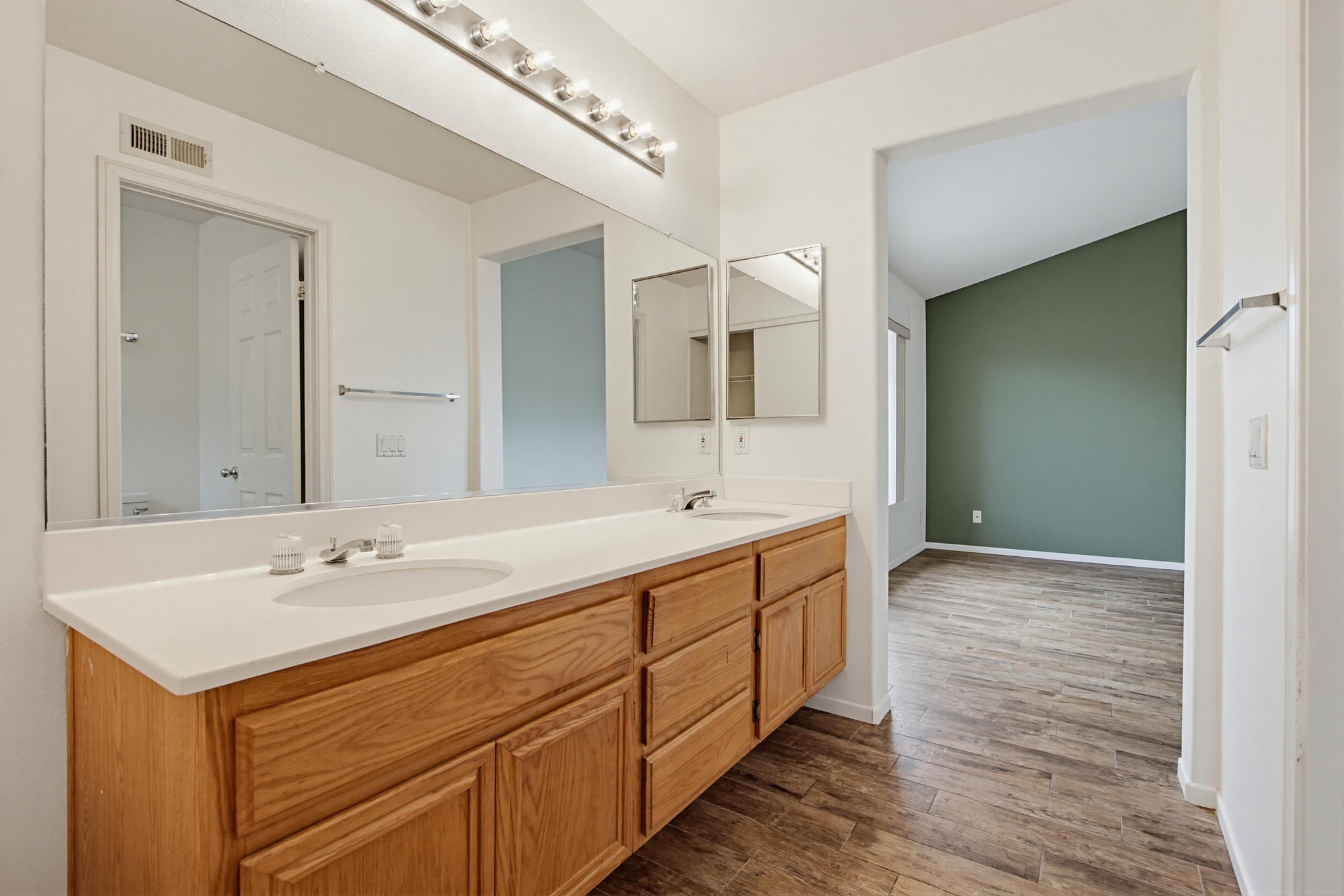 Virtual tour photo 45 of 58 for 10806 Westonhill Dr