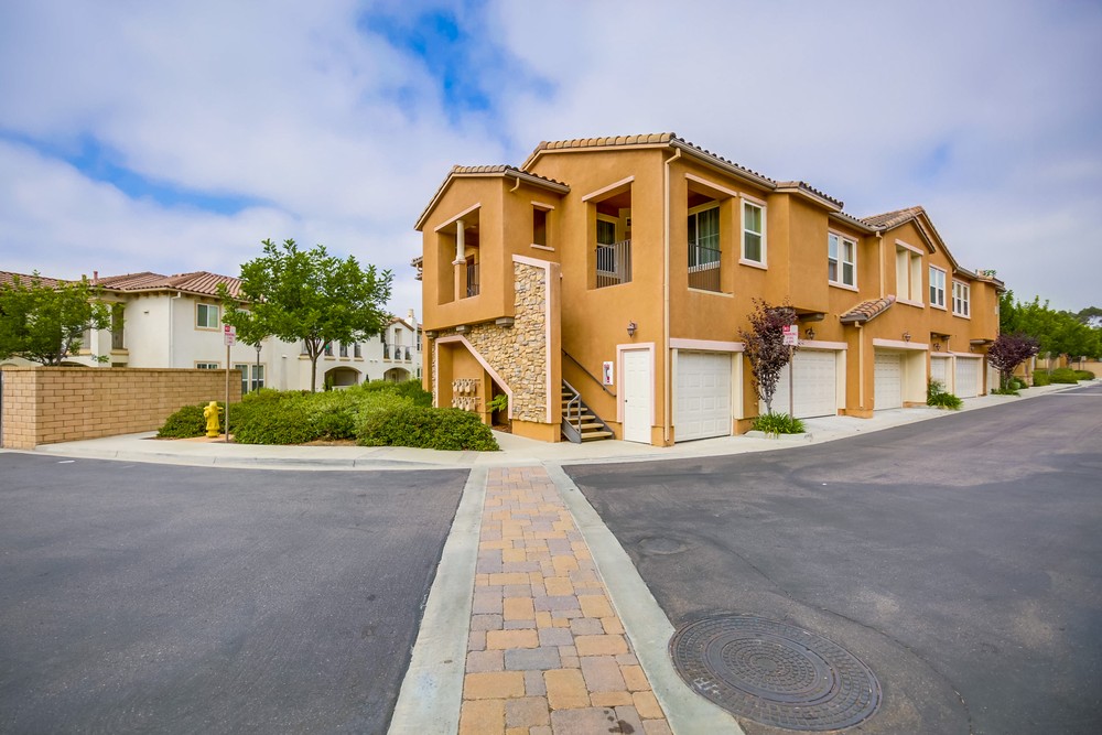 Virtual tour photo 5 of 39 for 12645 Creekview Dr. #123