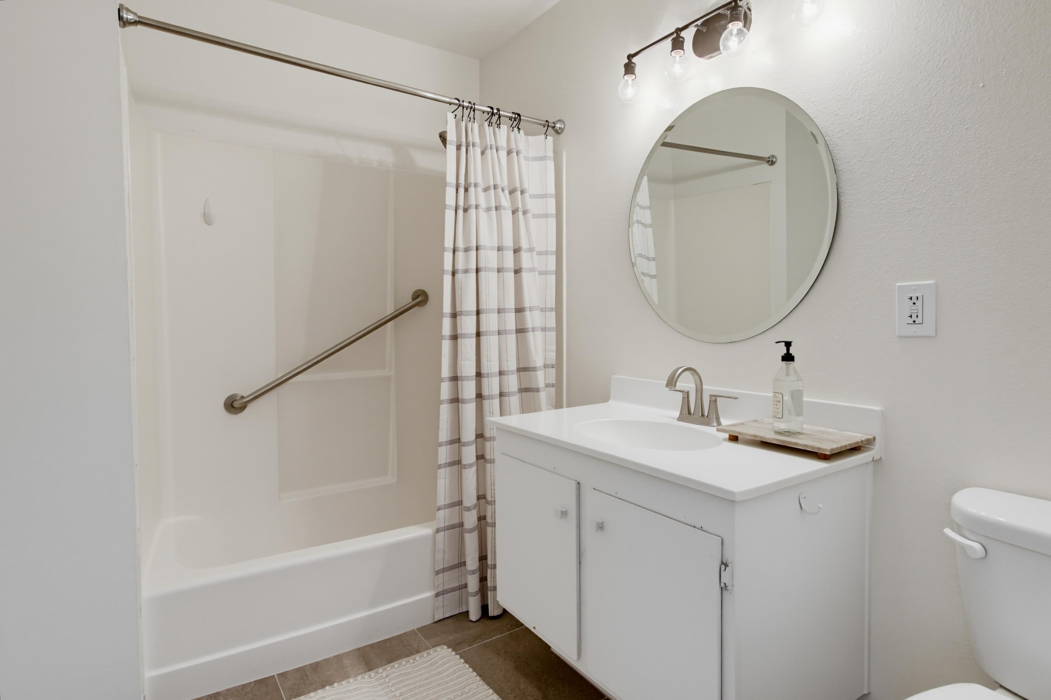 Virtual tour photo 19 of 50 for 10854 Macouba Pl