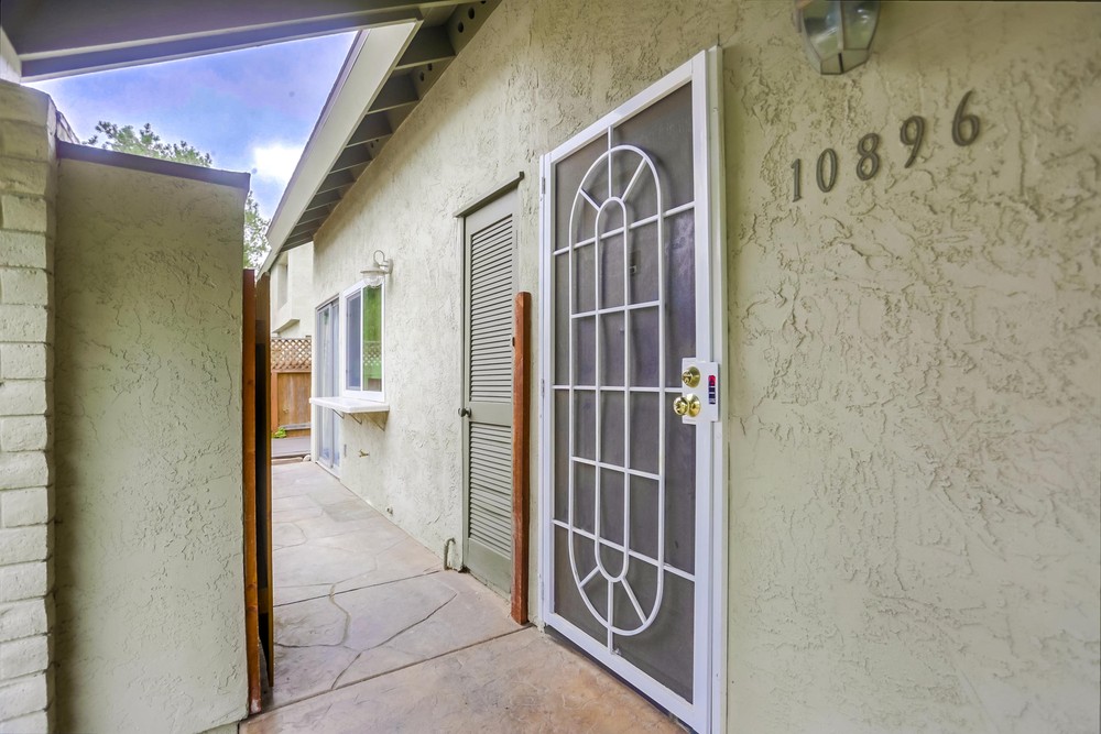 Virtual tour photo 4 of 38 for 10896 Caravelle Pl