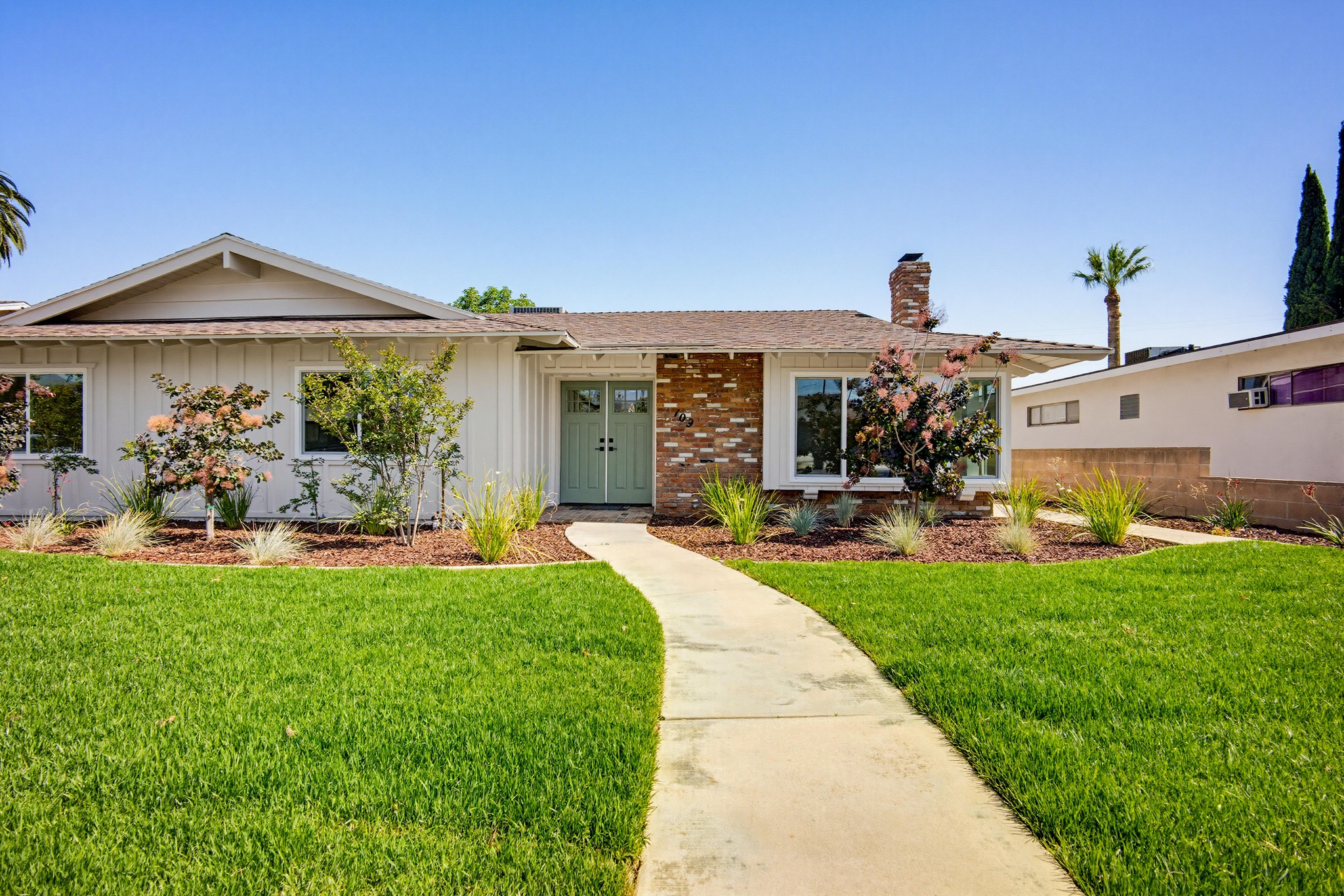Virtual tour photo 4 of 45 for 109 E Francis St