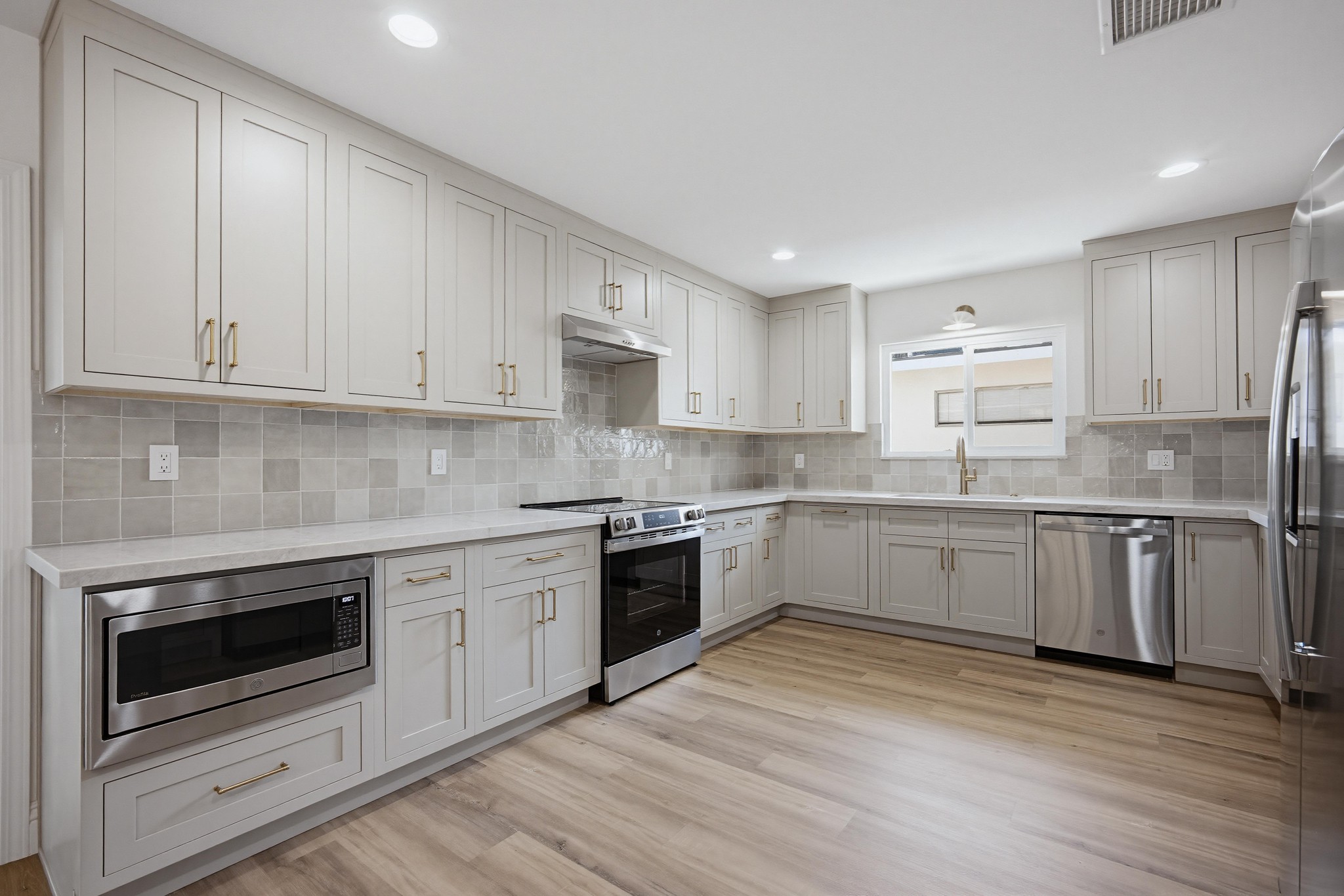 Virtual tour photo 15 of 45 for 109 E Francis St
