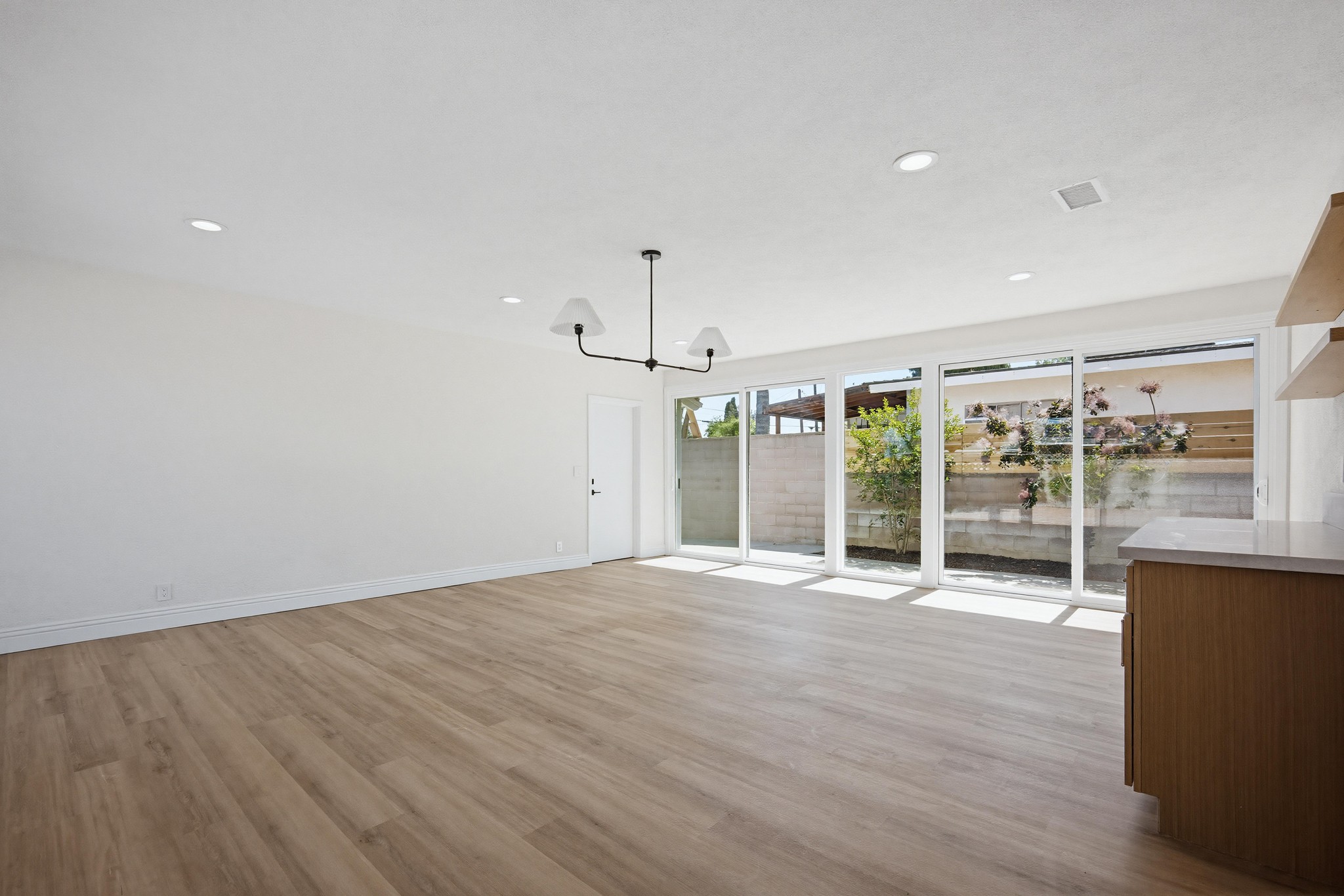 Virtual tour photo 18 of 45 for 109 E Francis St