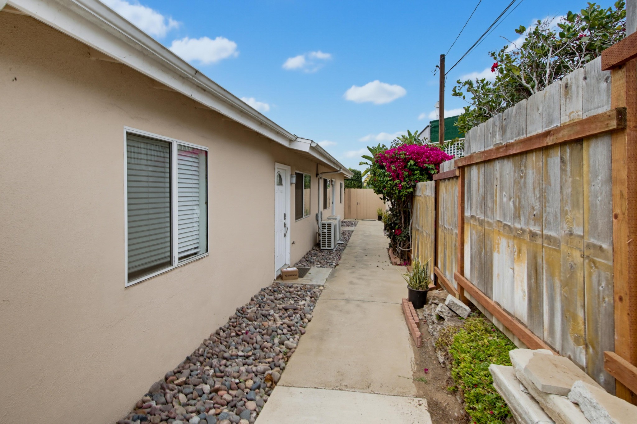 Virtual tour photo 4 of 71 for 1090 Gardena Rd