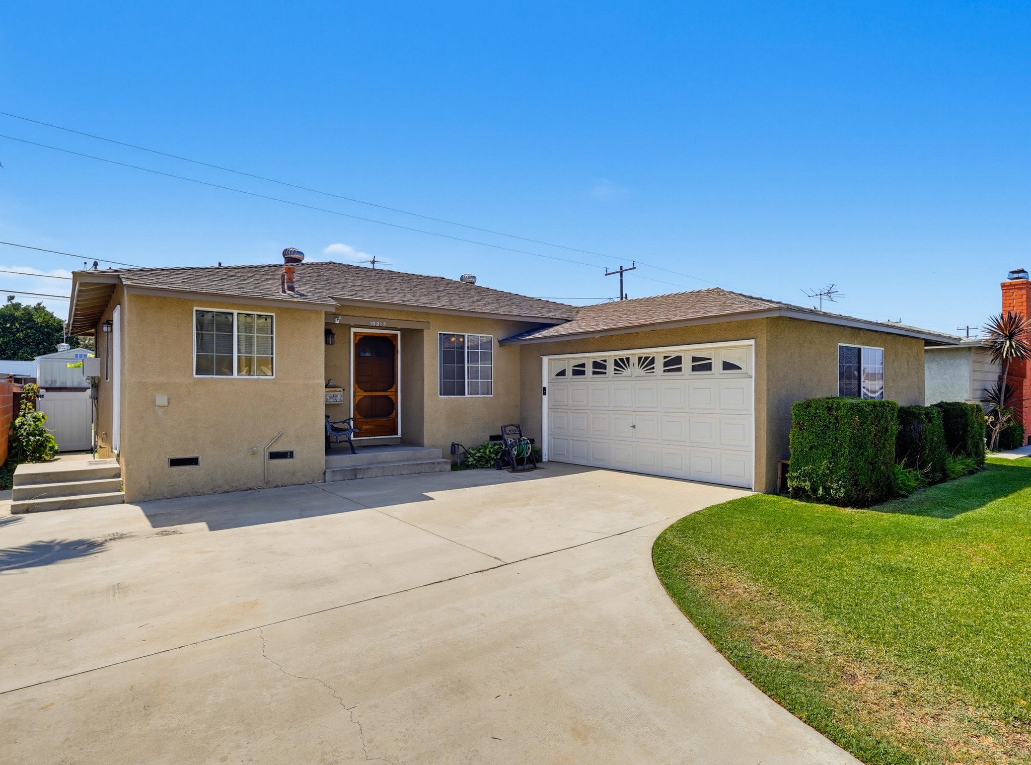 Virtual tour photo 5 of 61 for 10912 Molette St