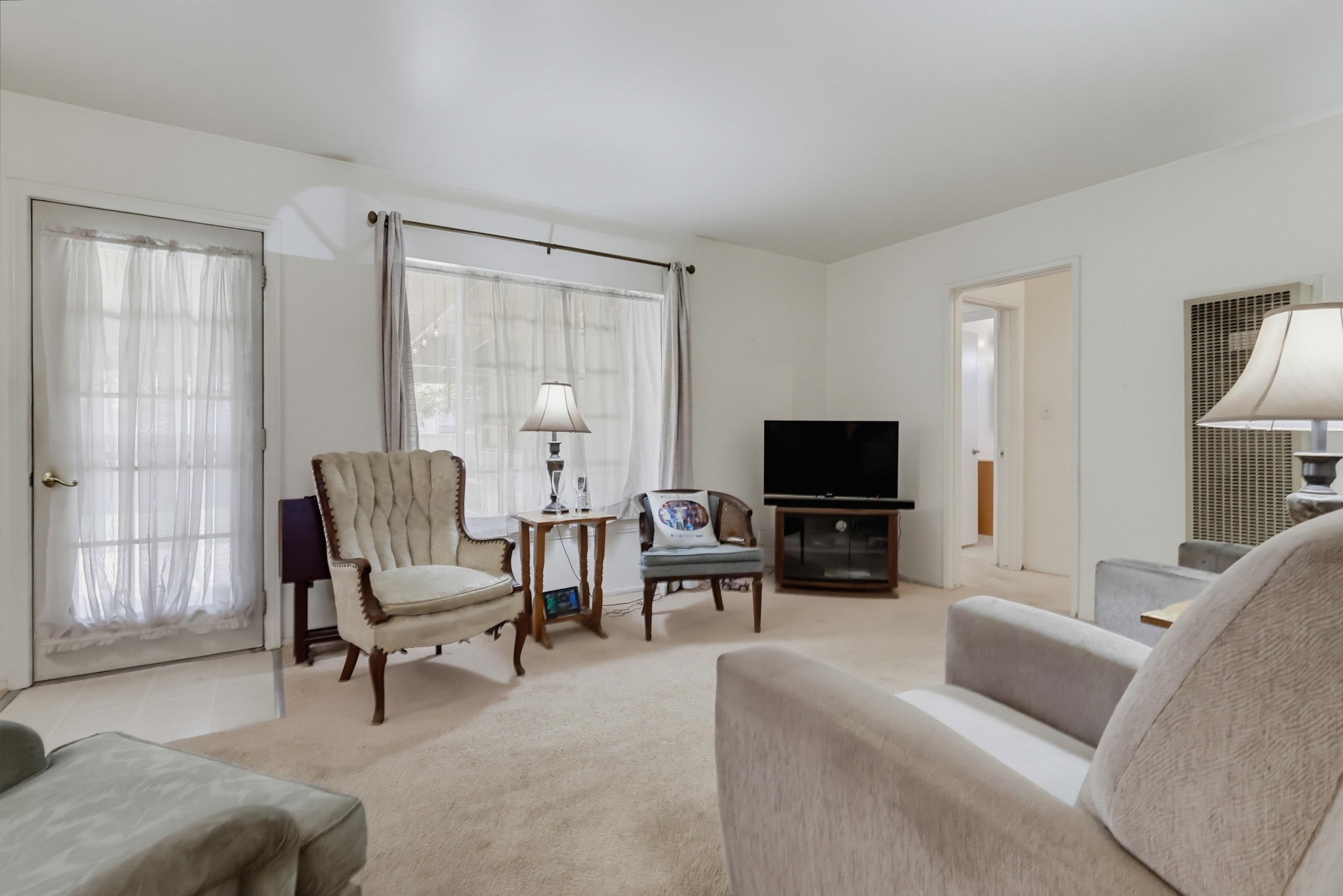 Virtual tour photo 9 of 61 for 10912 Molette St