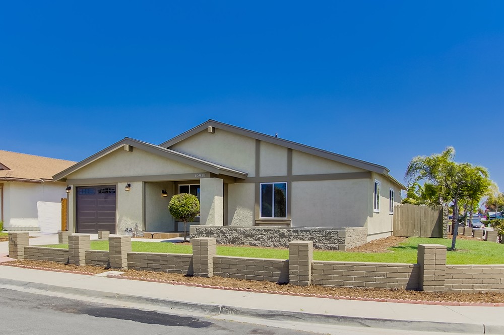 Virtual tour photo 3 of 30 for 10919 Bali Lane
