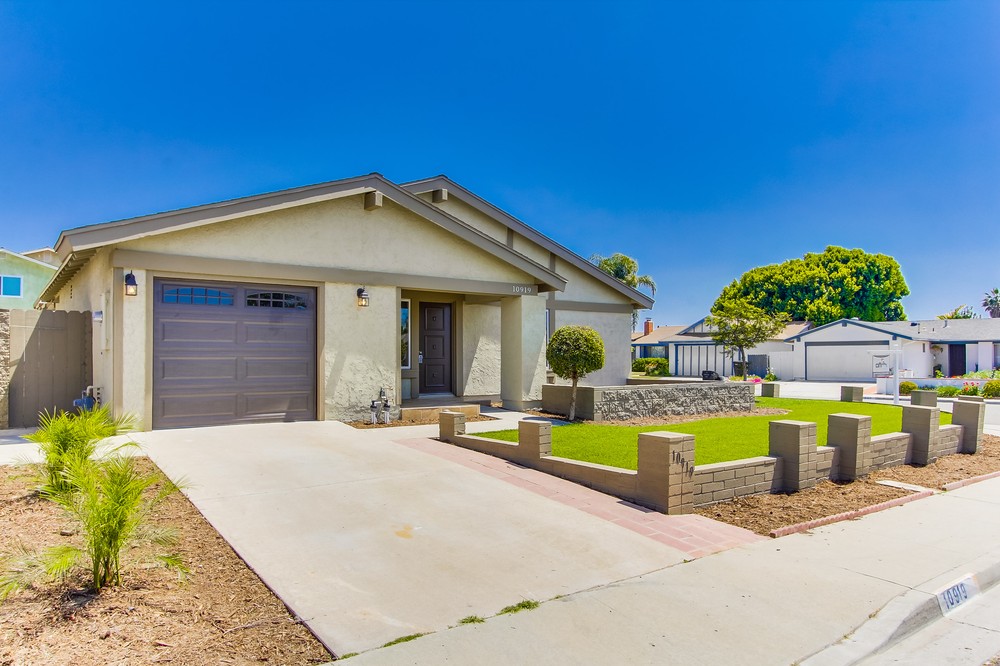 Virtual tour photo 4 of 30 for 10919 Bali Lane