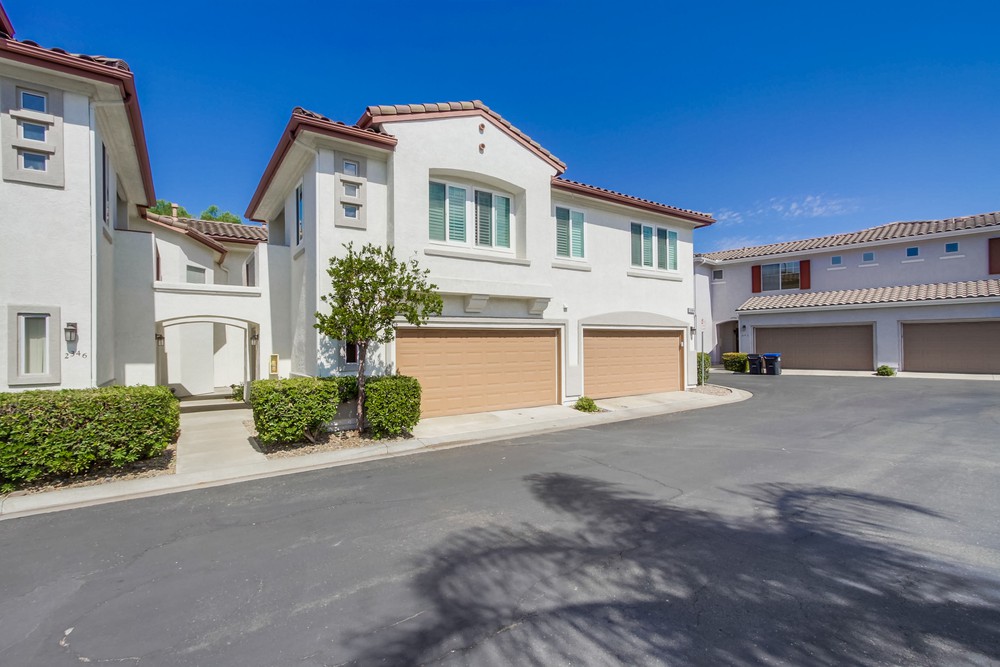 Virtual tour photo 1 of 52 for 10944 Ivy Hill Dr UNIT 4