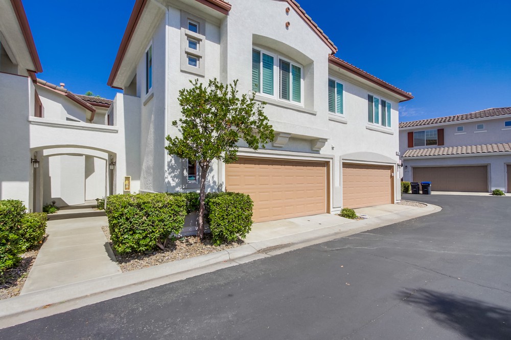 Virtual tour photo 3 of 52 for 10944 Ivy Hill Dr UNIT 4
