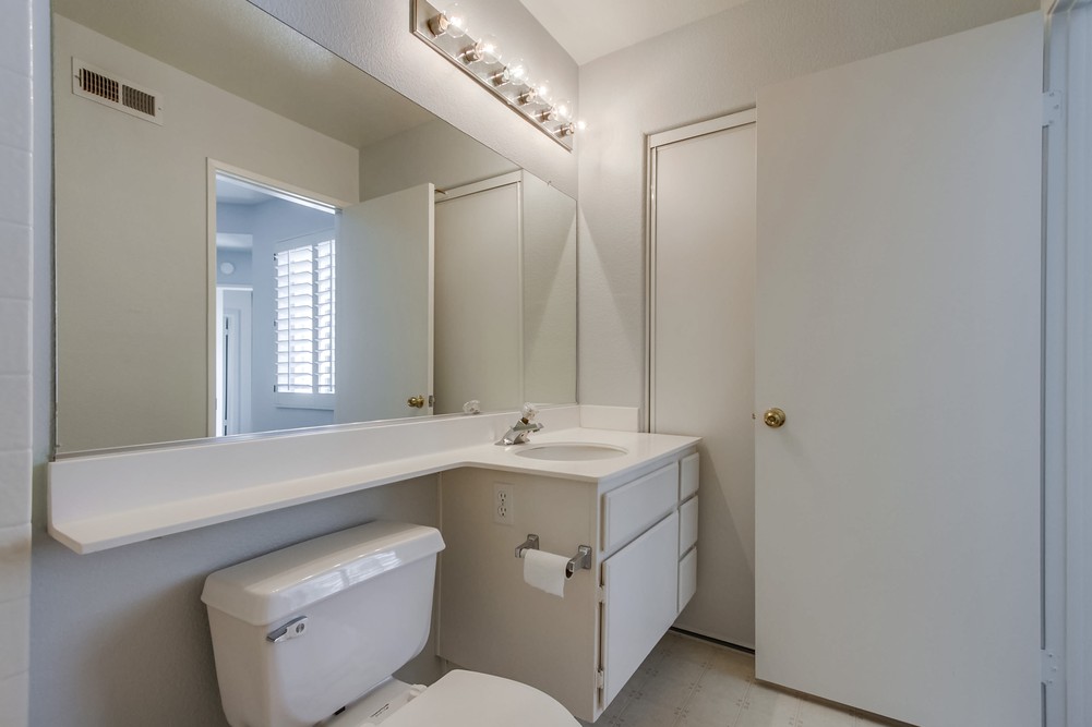 Virtual tour photo 42 of 52 for 10944 Ivy Hill Dr UNIT 4