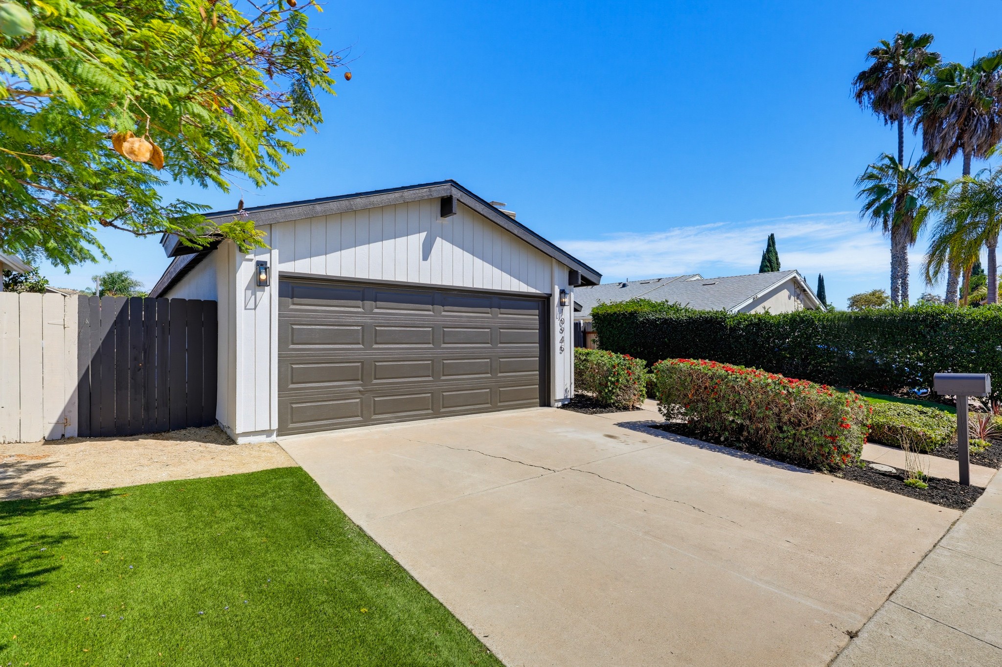 Virtual tour photo 3 of 58 for 10945 Janice Ct