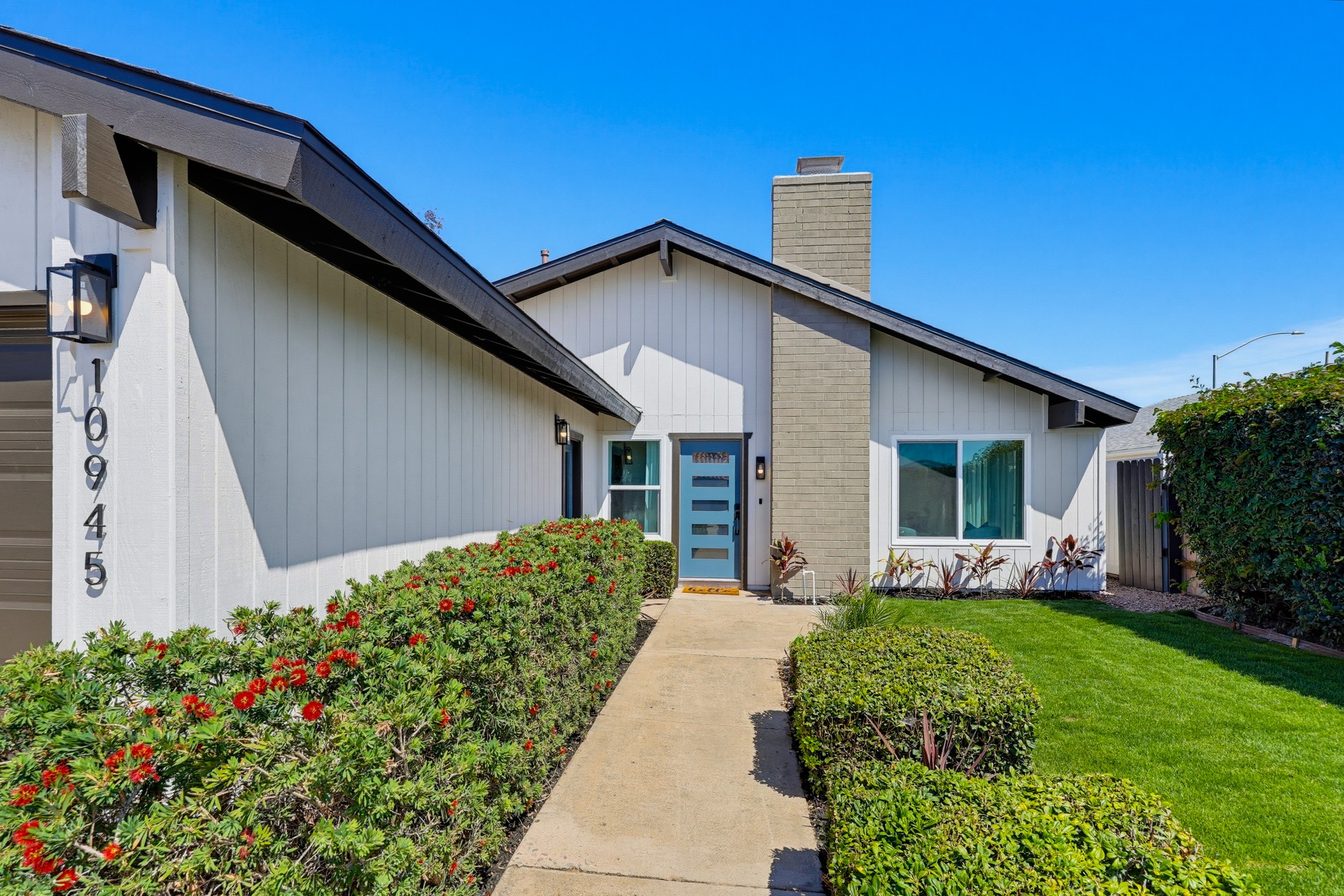 Virtual tour photo 5 of 58 for 10945 Janice Ct