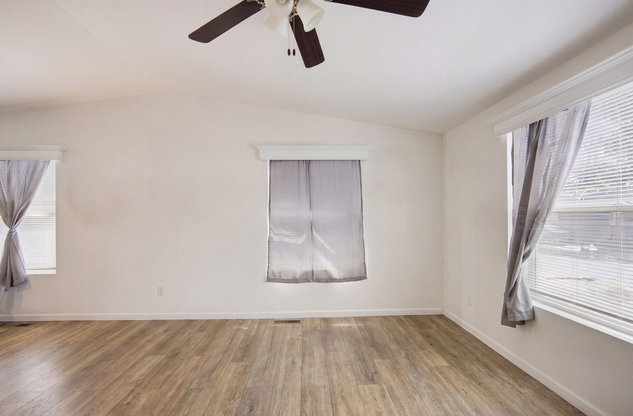 Virtual tour photo 41 of 59 for 1097 N State St #26
