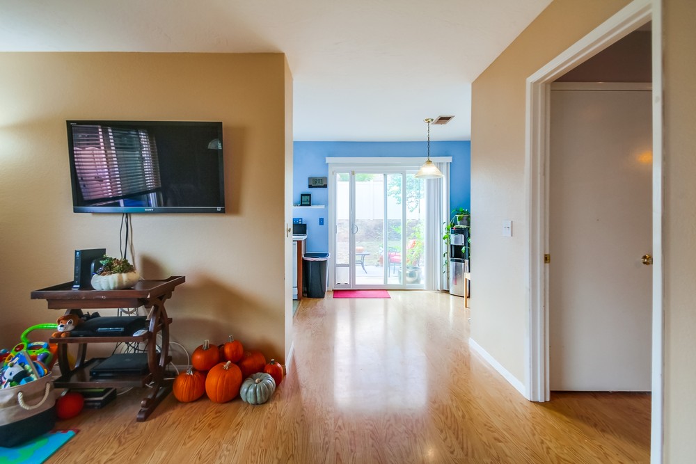 Virtual tour photo 10 of 31 for 10972 Via Abaca