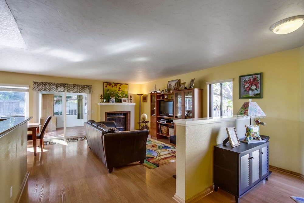Virtual tour photo 4 of 34 for 10988 Glencreek Cir
