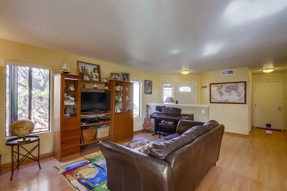 Virtual tour photo 6 of 34 for 10988 Glencreek Cir