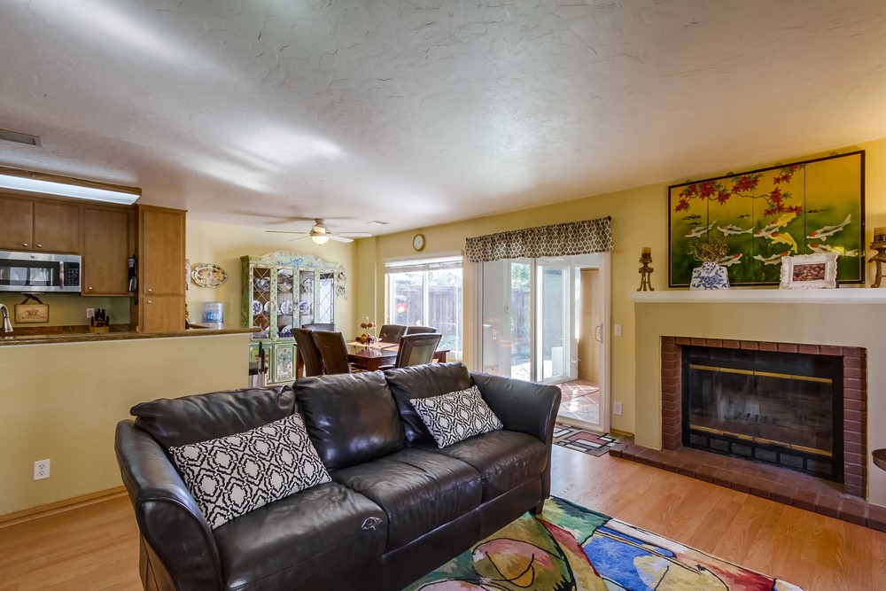 Virtual tour photo 7 of 34 for 10988 Glencreek Cir