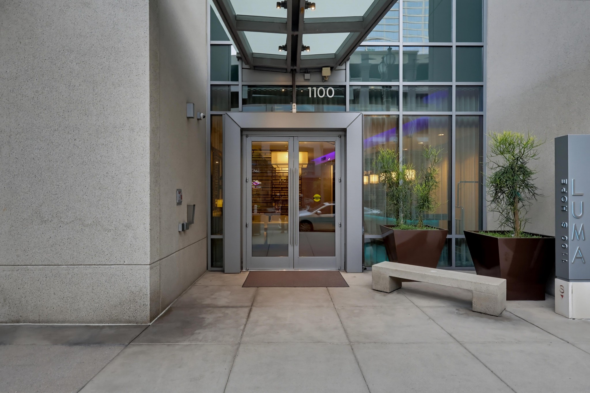 Virtual tour photo 3 of 84 for 1100 S Hope St Apt 1302