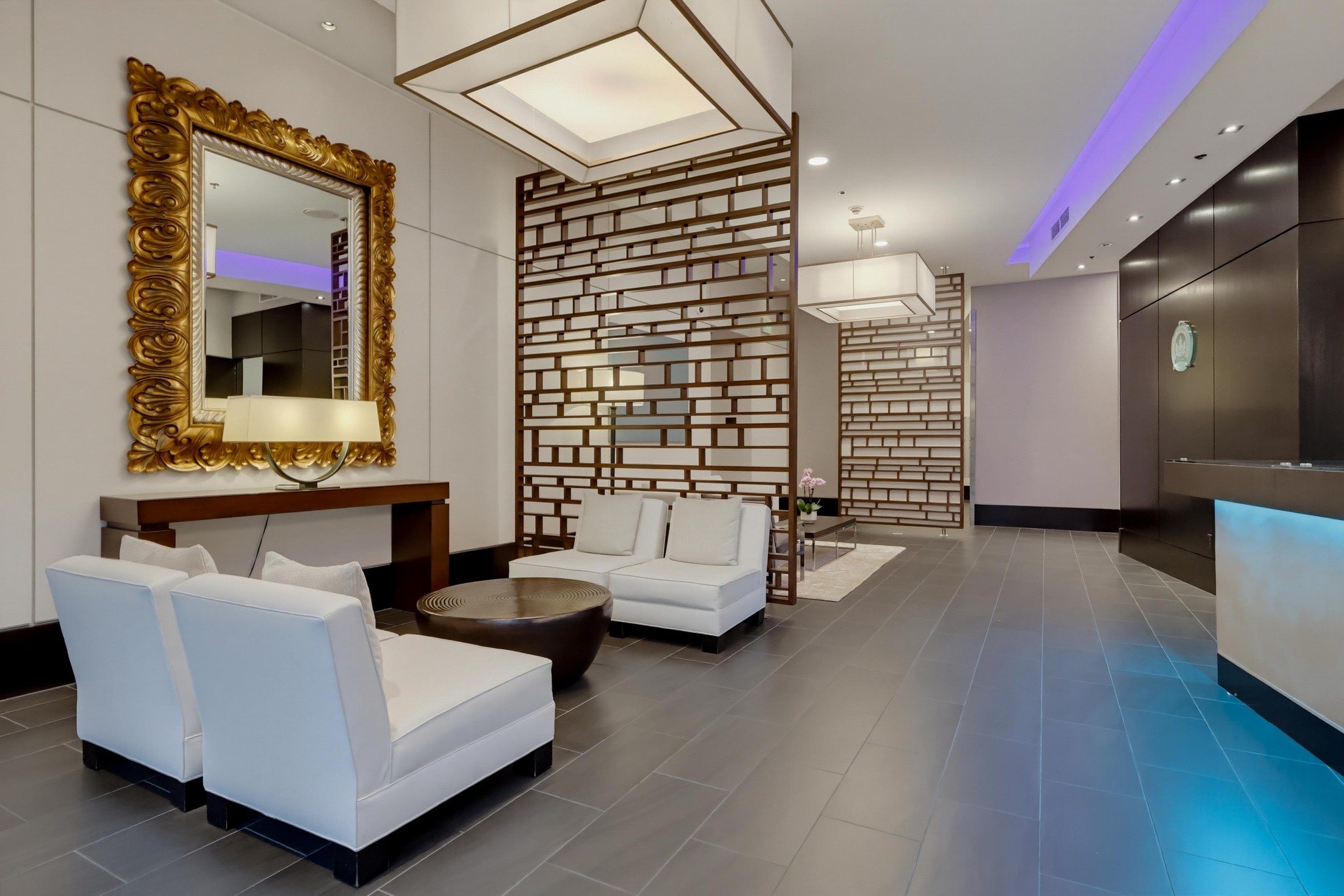 Virtual tour photo 5 of 84 for 1100 S Hope St Apt 1302
