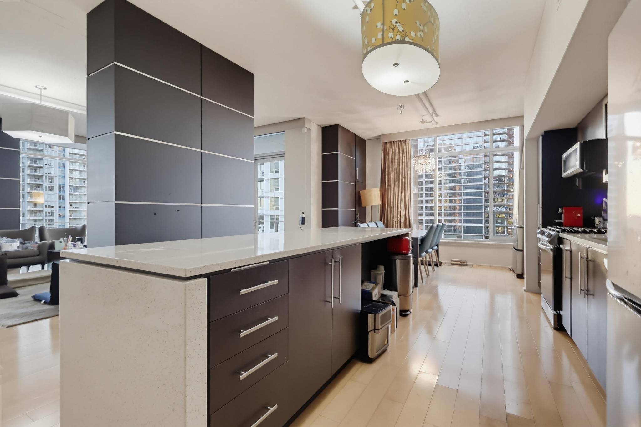 Virtual tour photo 15 of 84 for 1100 S Hope St Apt 1302