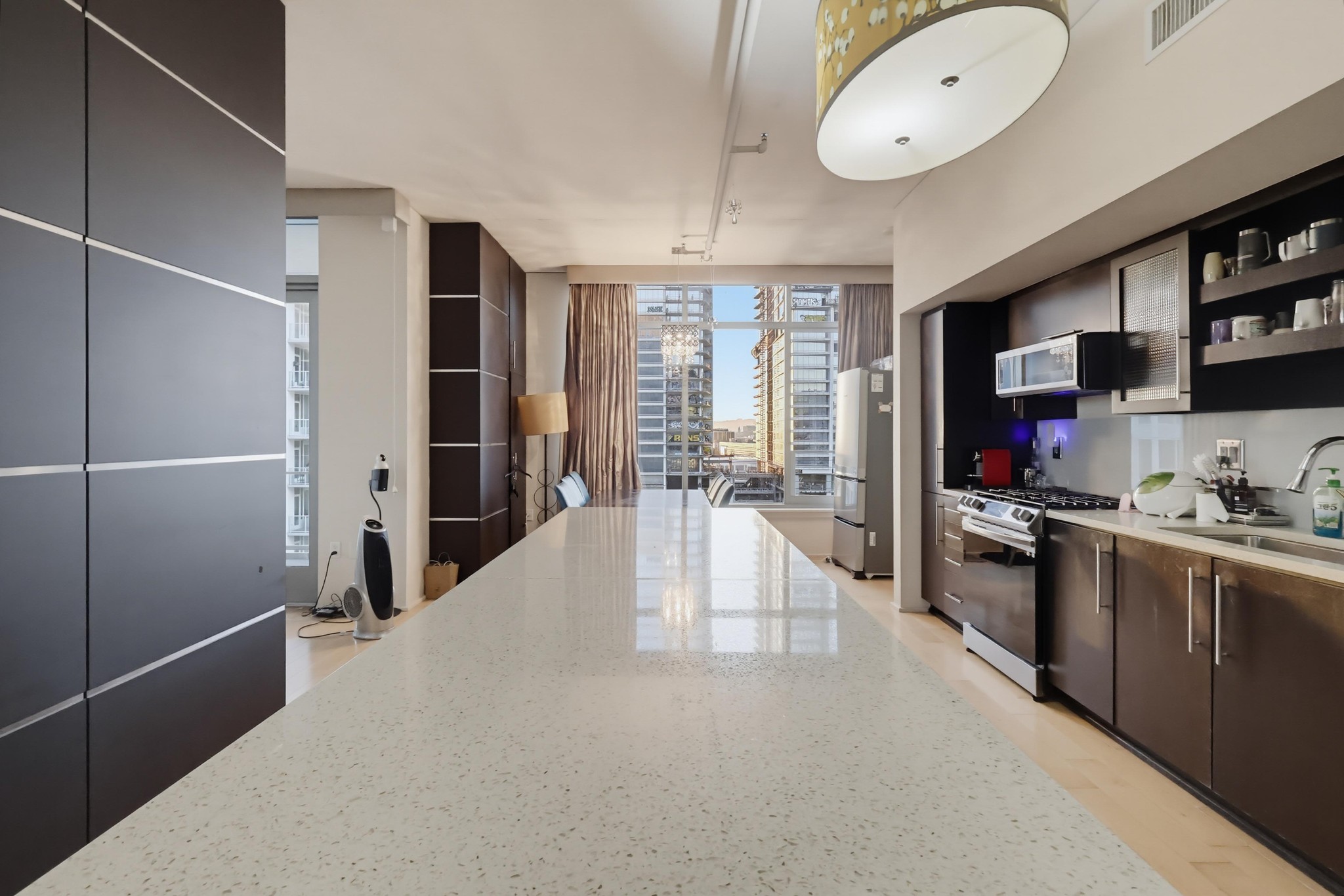 Virtual tour photo 16 of 84 for 1100 S Hope St Apt 1302