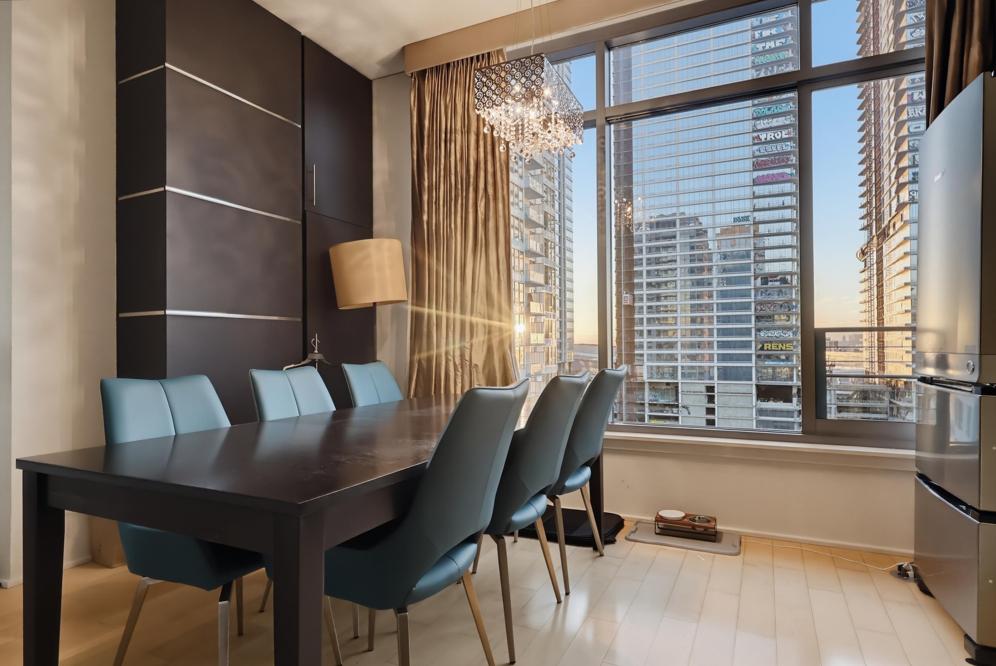 Virtual tour photo 22 of 84 for 1100 S Hope St Apt 1302