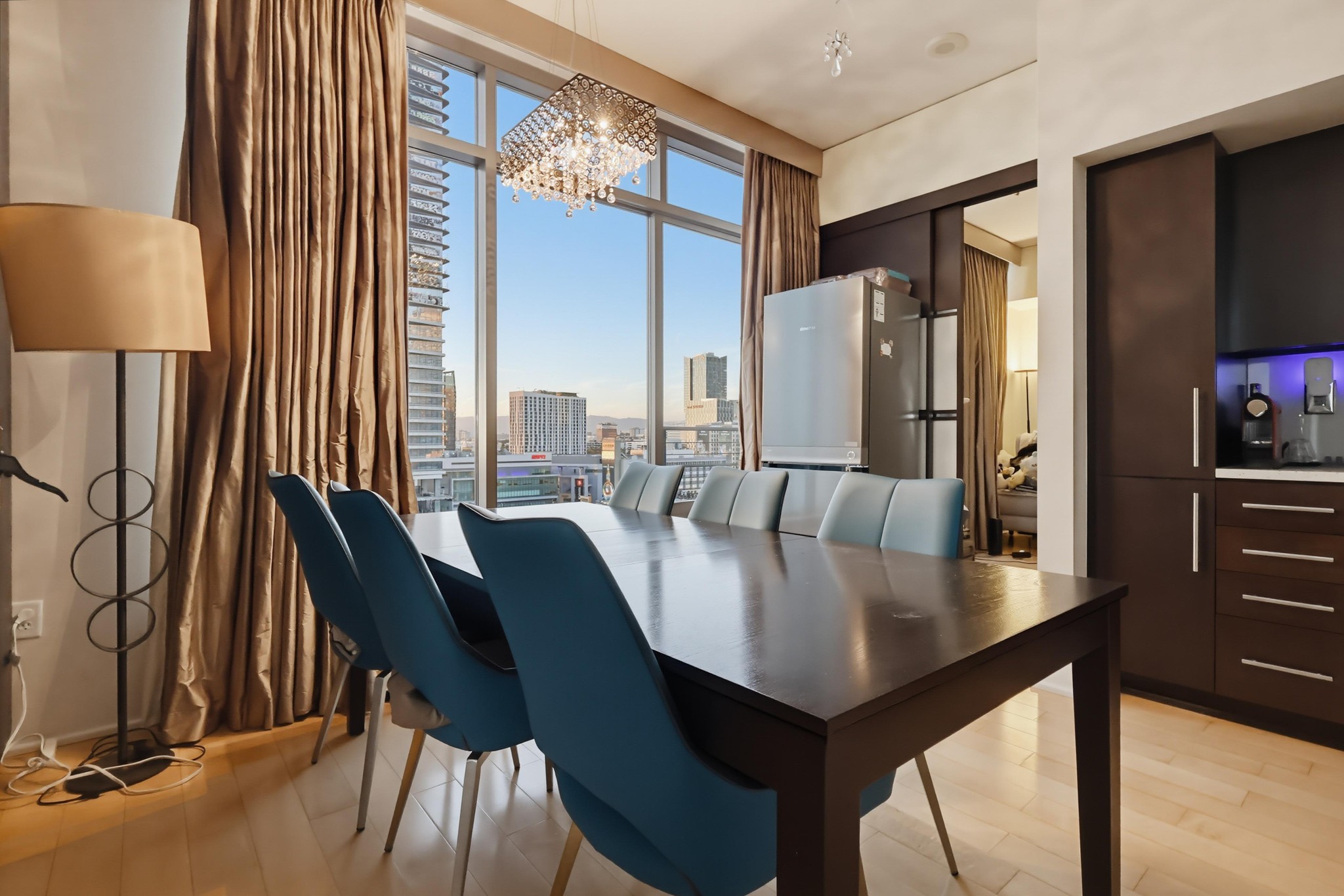 Virtual tour photo 23 of 84 for 1100 S Hope St Apt 1302
