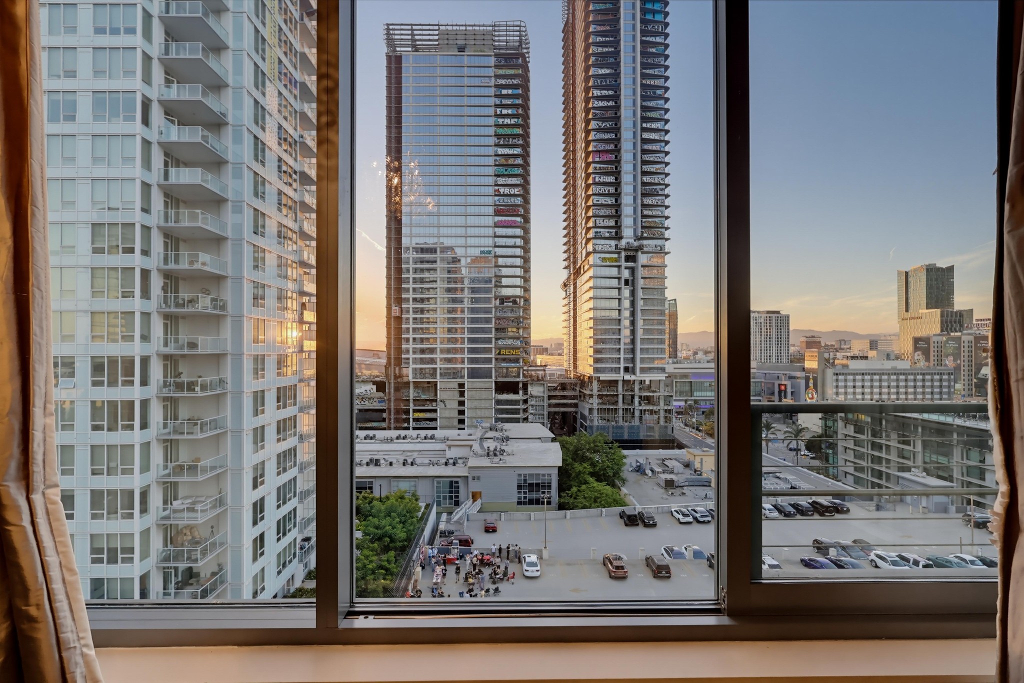 Virtual tour photo 24 of 84 for 1100 S Hope St Apt 1302