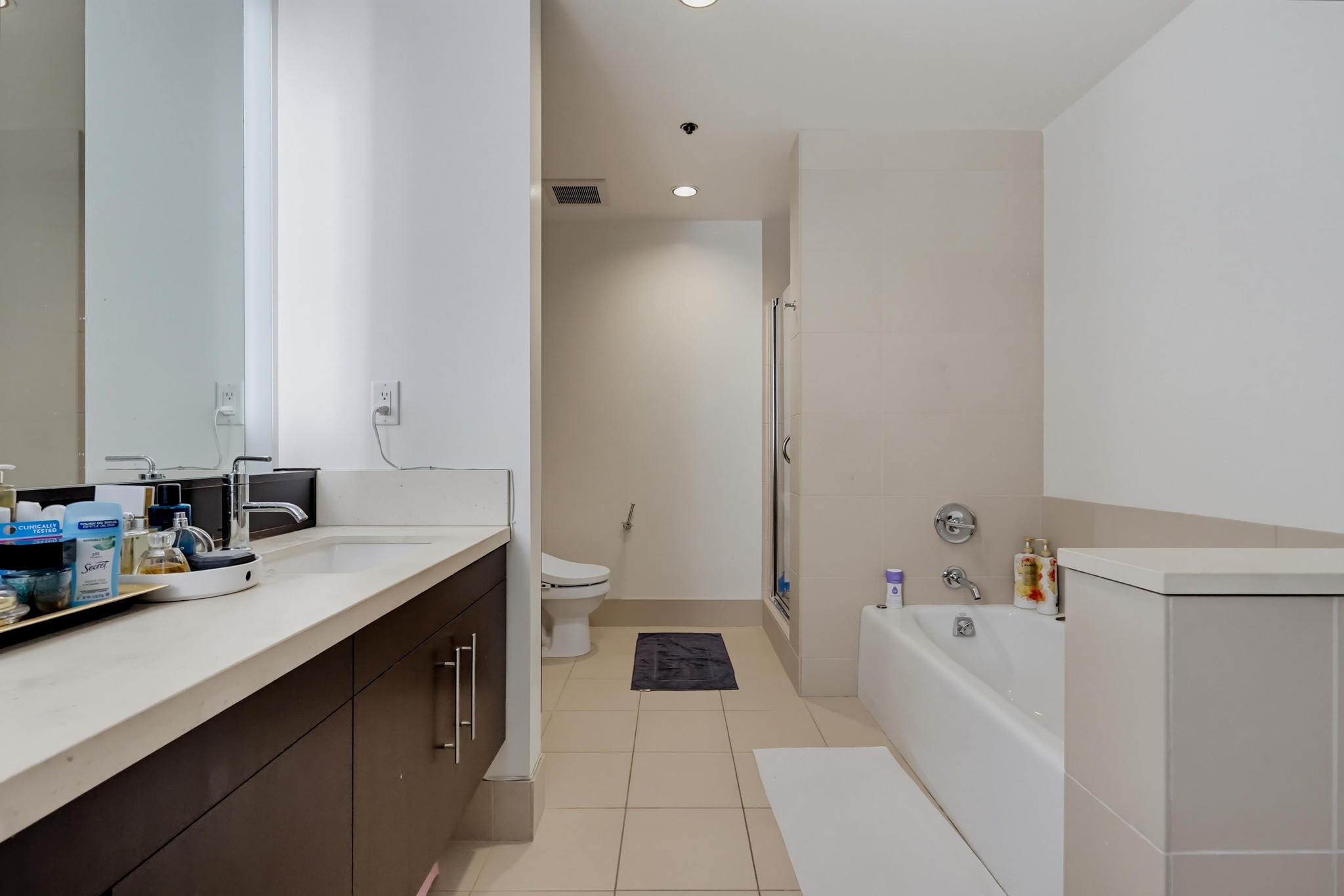 Virtual tour photo 37 of 84 for 1100 S Hope St Apt 1302
