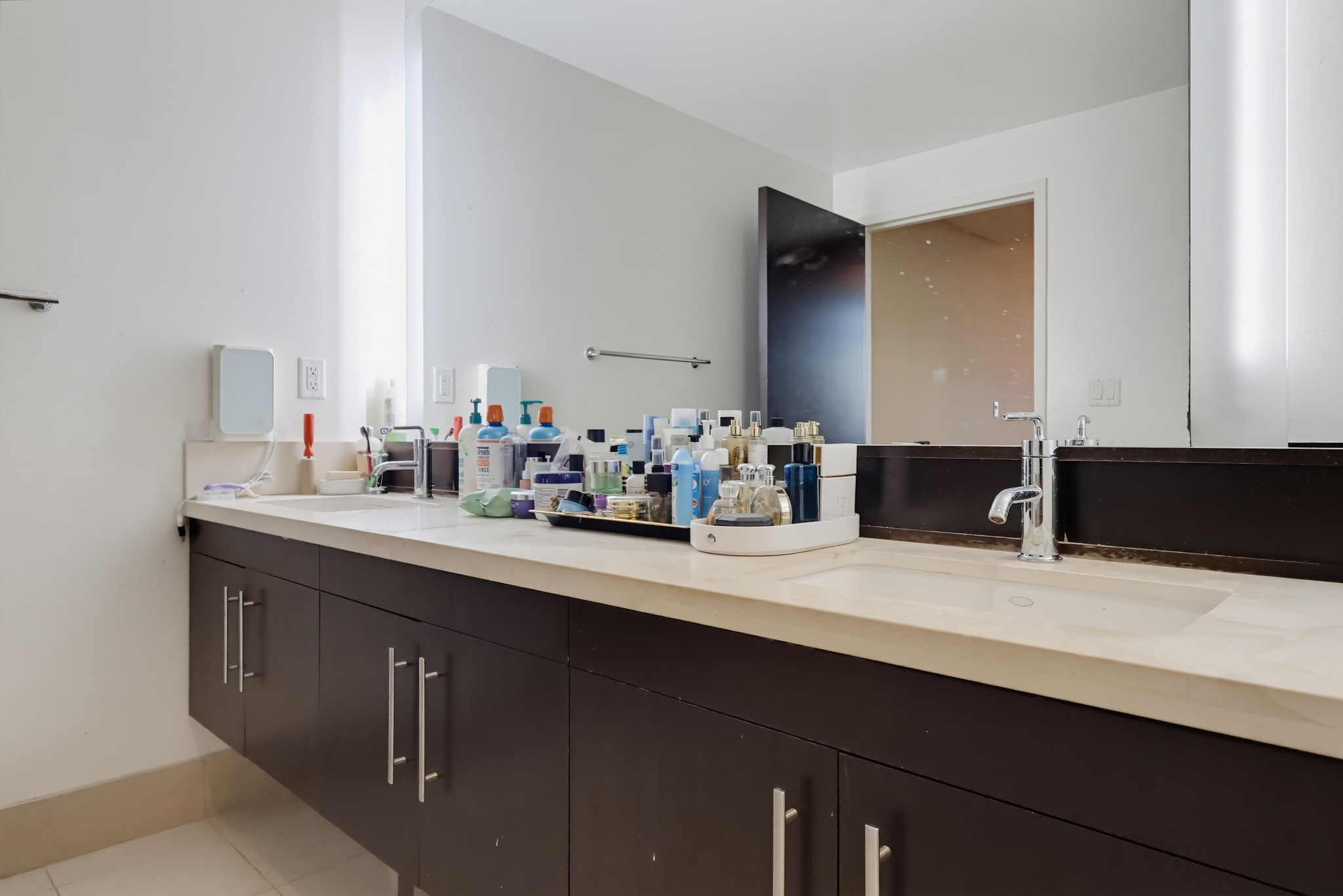 Virtual tour photo 40 of 84 for 1100 S Hope St Apt 1302