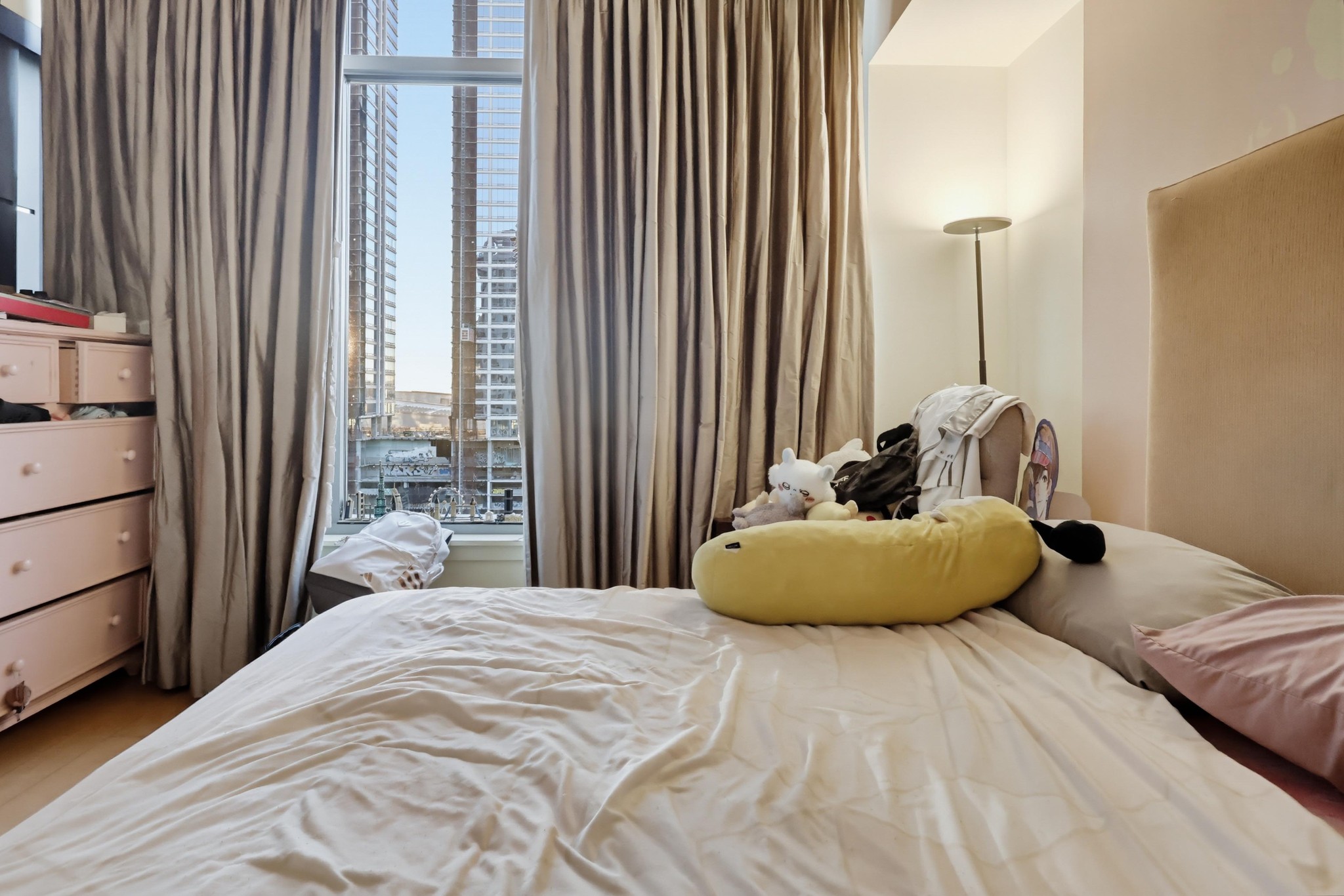 Virtual tour photo 43 of 84 for 1100 S Hope St Apt 1302