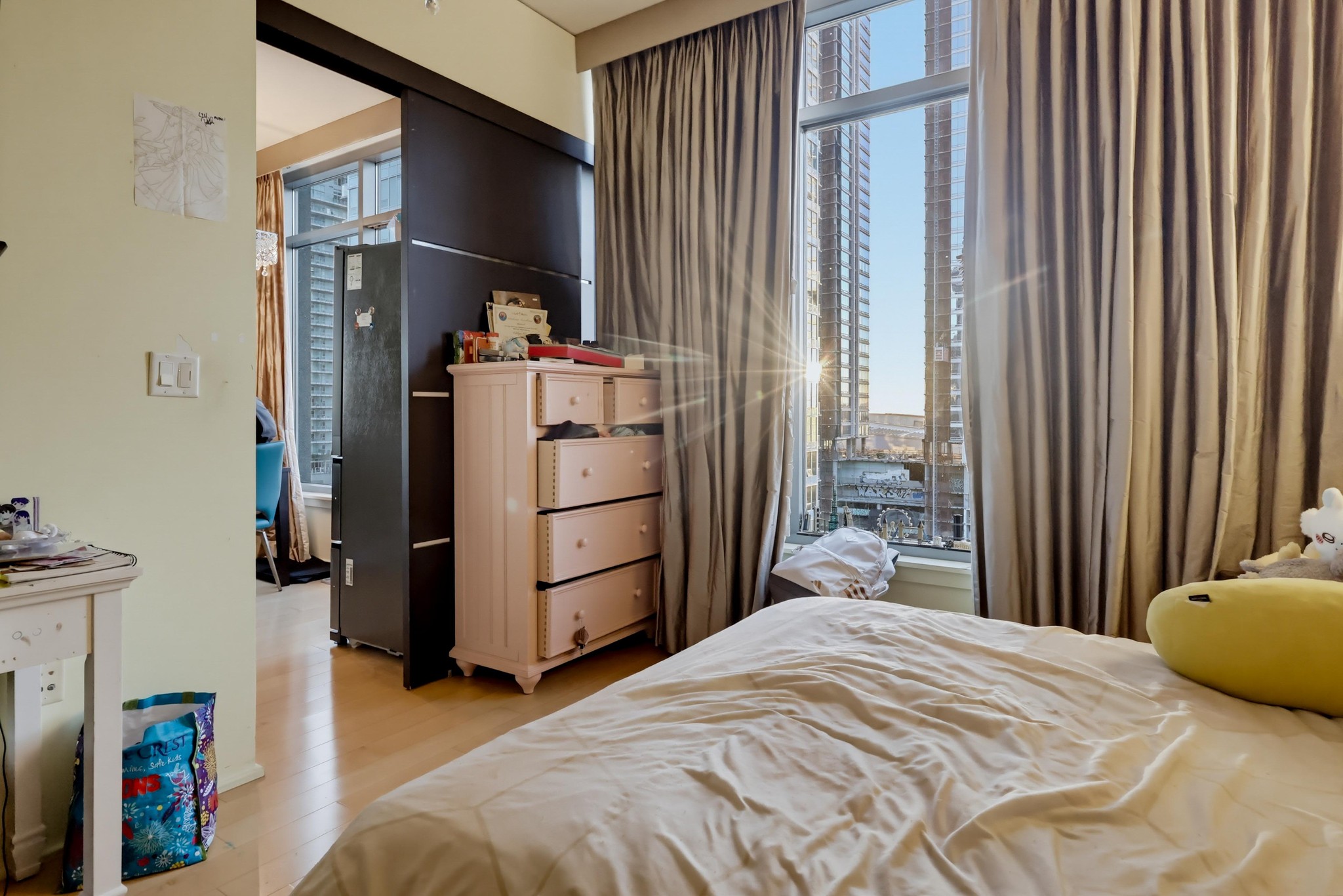 Virtual tour photo 44 of 84 for 1100 S Hope St Apt 1302